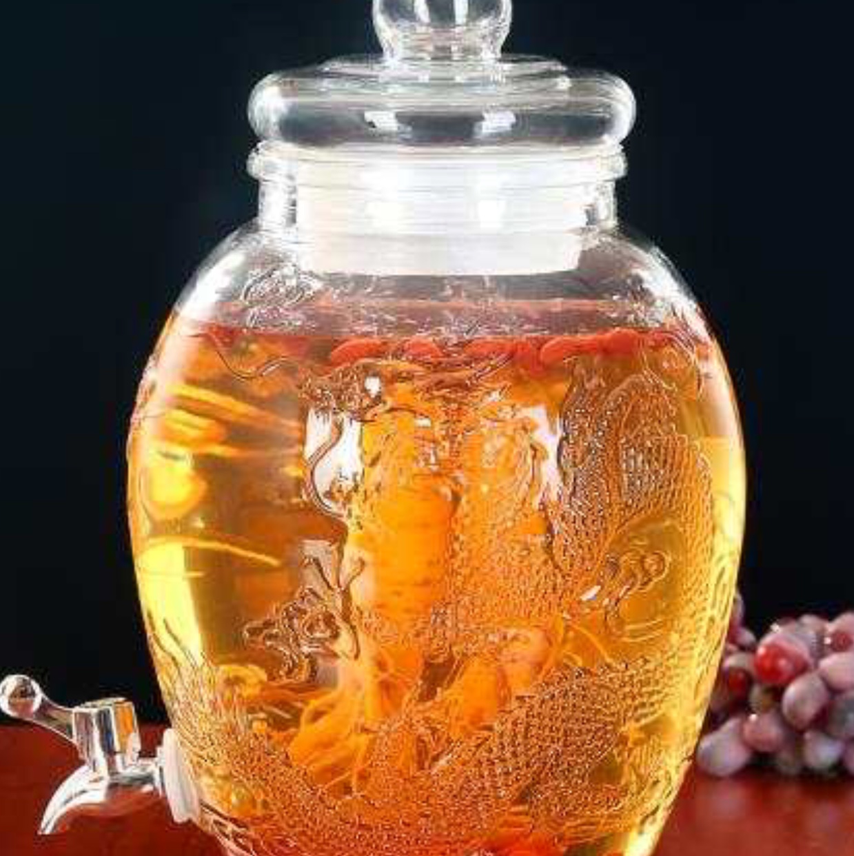 泡酒瓶。龙凤呈祥6Ｌ，一箱6个，38.5元8Ｌ一箱6个，43元，10Ｌ一箱4个，53元