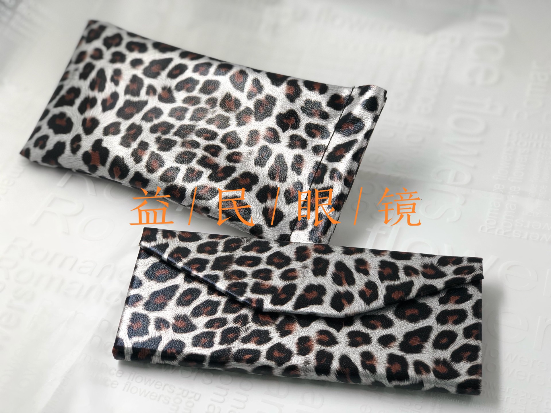 High-end leather mirror case Item Picture