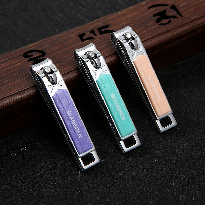 Nail clippers 6605-1 medium-sized strong person nail clippers, high-quality nail clippers, nail tools wholesale with files Application Scenario