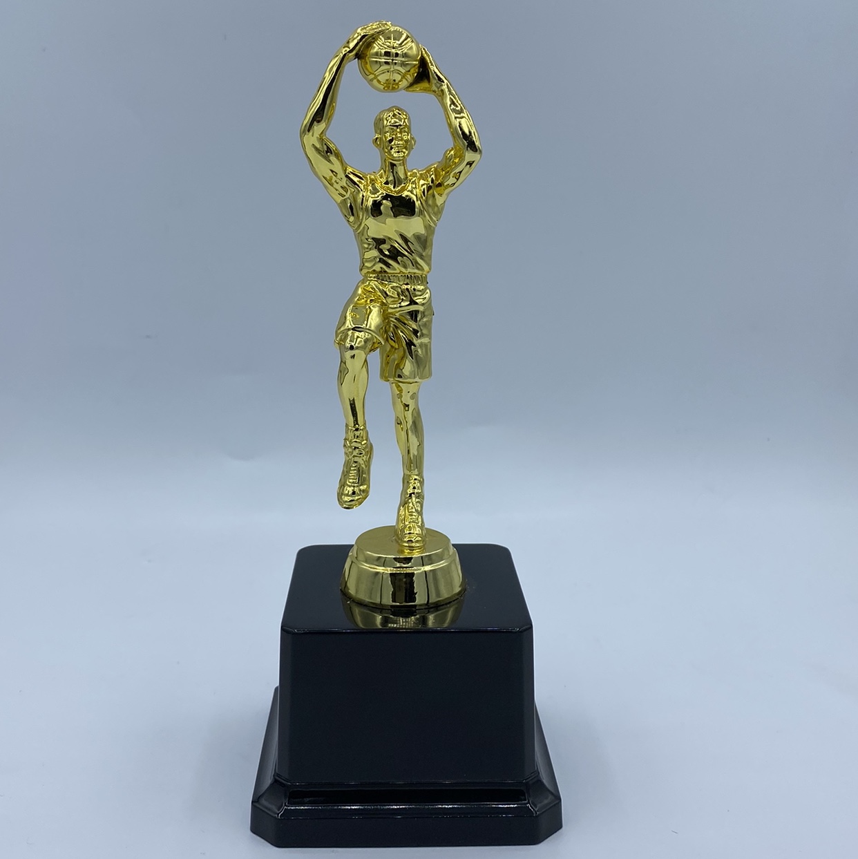 Trofeo brillante venta directa de fábrica mini trofeo de baloncesto deportivo de 19.5CM premio de premio de competición de baloncesto details Picture