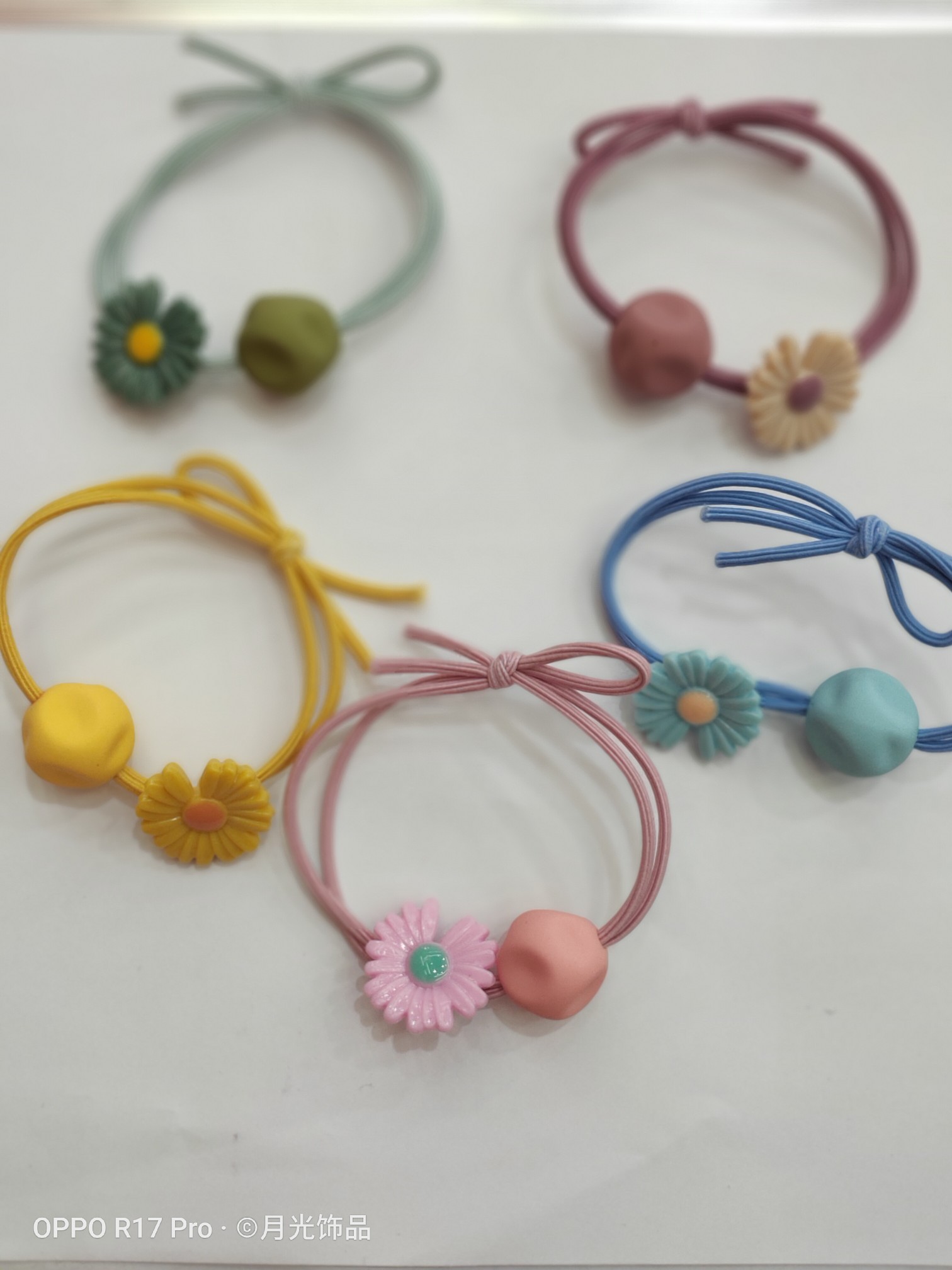 Korean-style fashionable chrysanthemum irregular square acrylic knotted hair band and hair rope cover details Picture