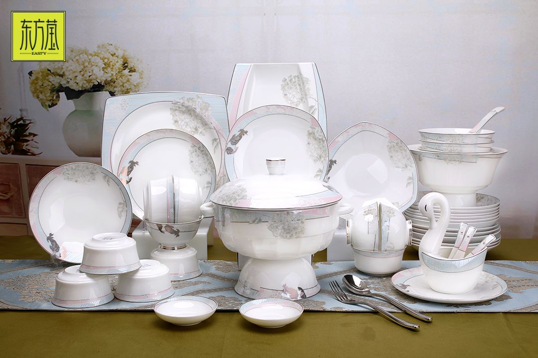 The 66-head fine ceramic from Yiwu is a feast for the eyes