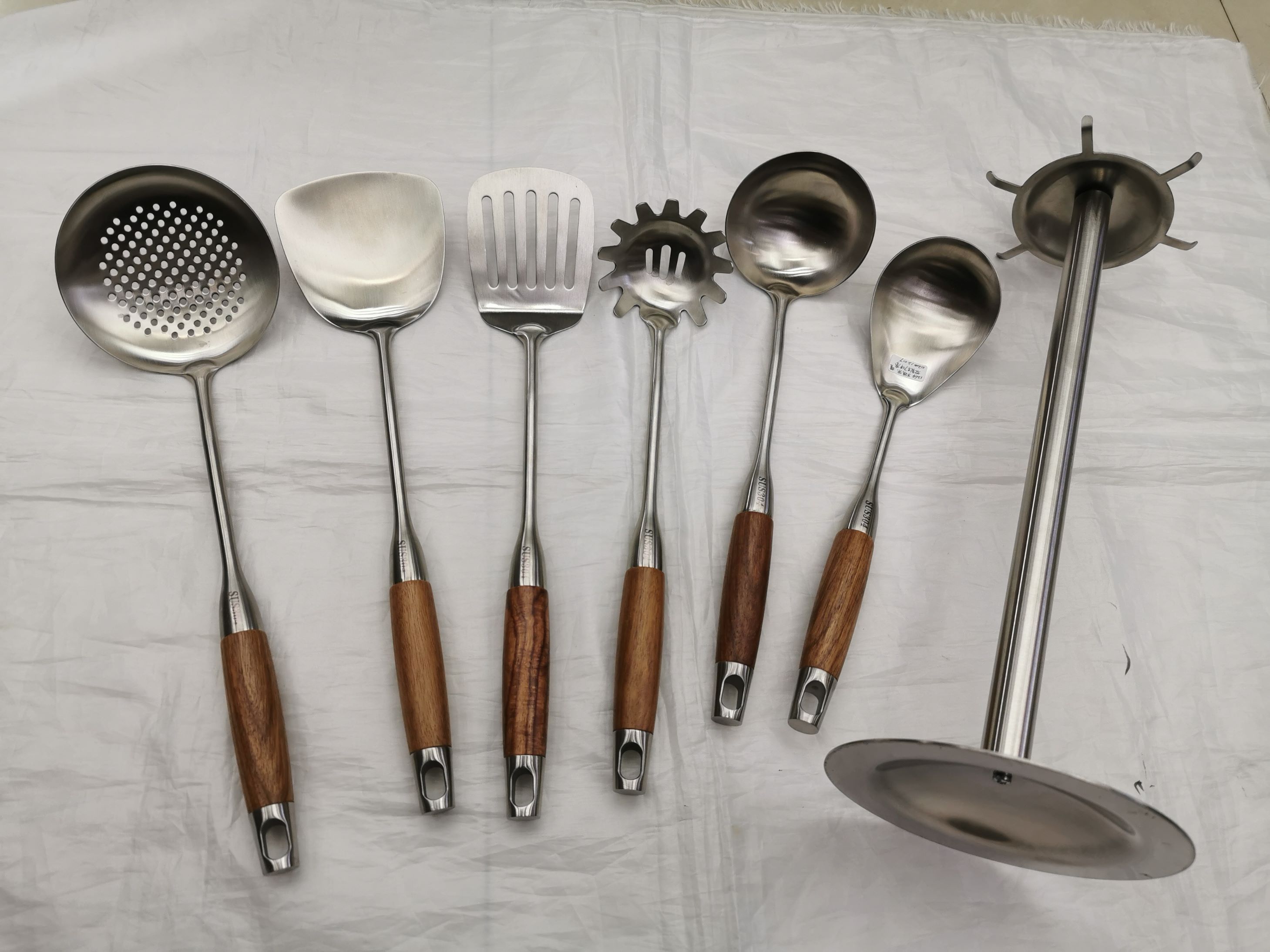 Rosewood kitchenware set thumbnail