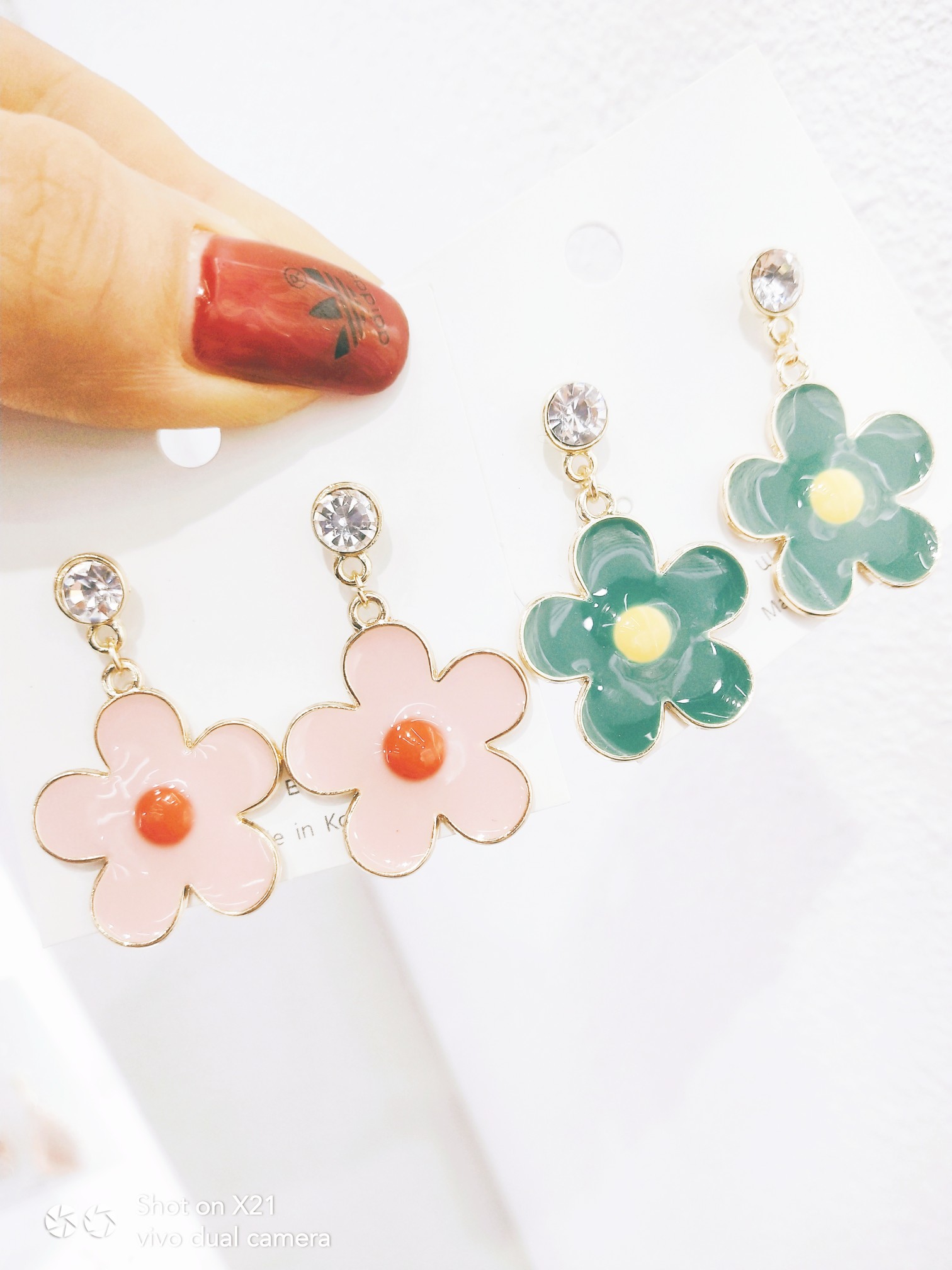 Japanese and Korean wind small fresh and sweet petal earrings fashion delicate Daisy flower earrings versatile earrings female thumbnail