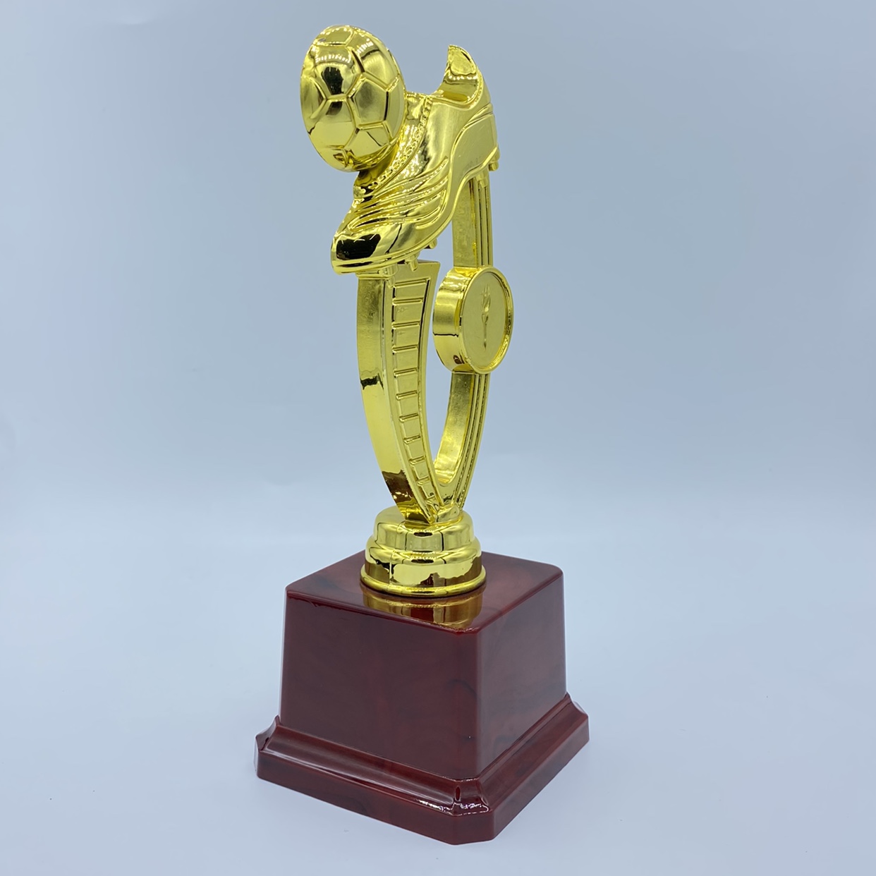 New popular competition prizes and rewards from Yiwu, plastic football trophies with customizable logos Specification image