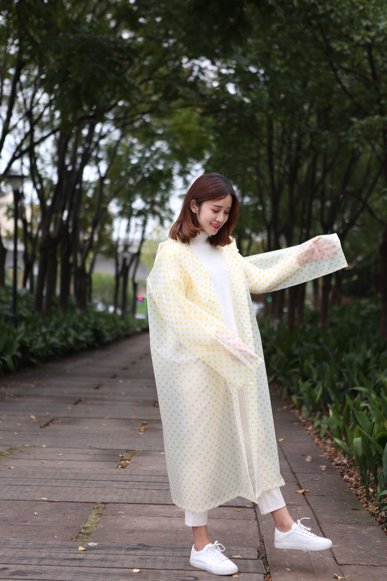 Yiwu Factory Direct Sales store Non-disposable fashionable EVA adult polka dot raincoat and raincoat detail image 2