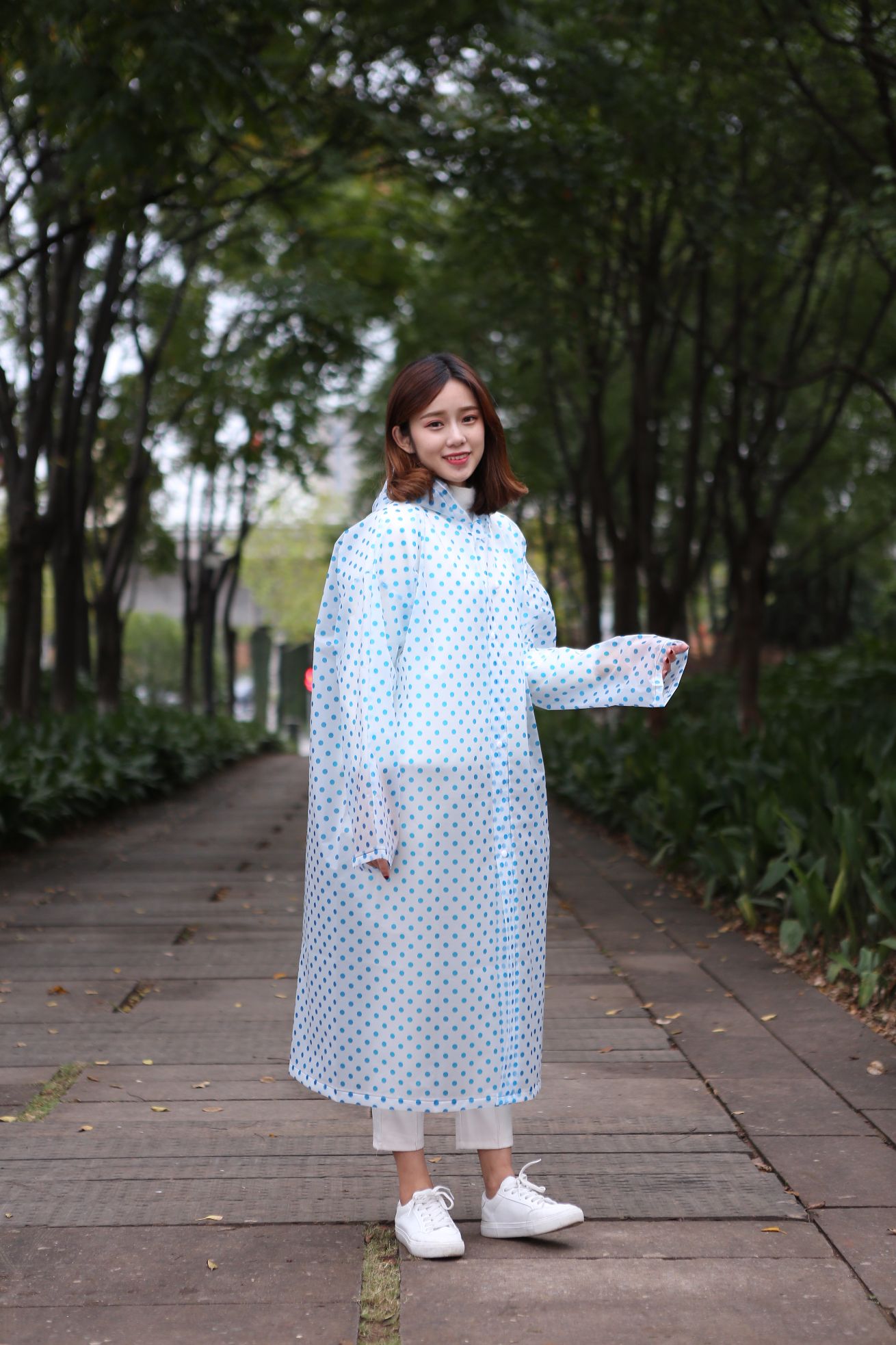 Yiwu Factory Direct Sales store Non-disposable fashionable EVA adult polka dot raincoat and raincoat detail image 3