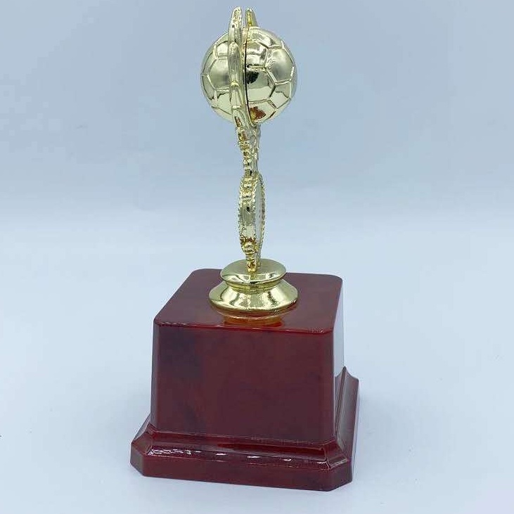 Mini trofeo de fútbol del estudiante 16CM el premio del premio del juego de fútbol puede ser logotipo personalizado Specification image