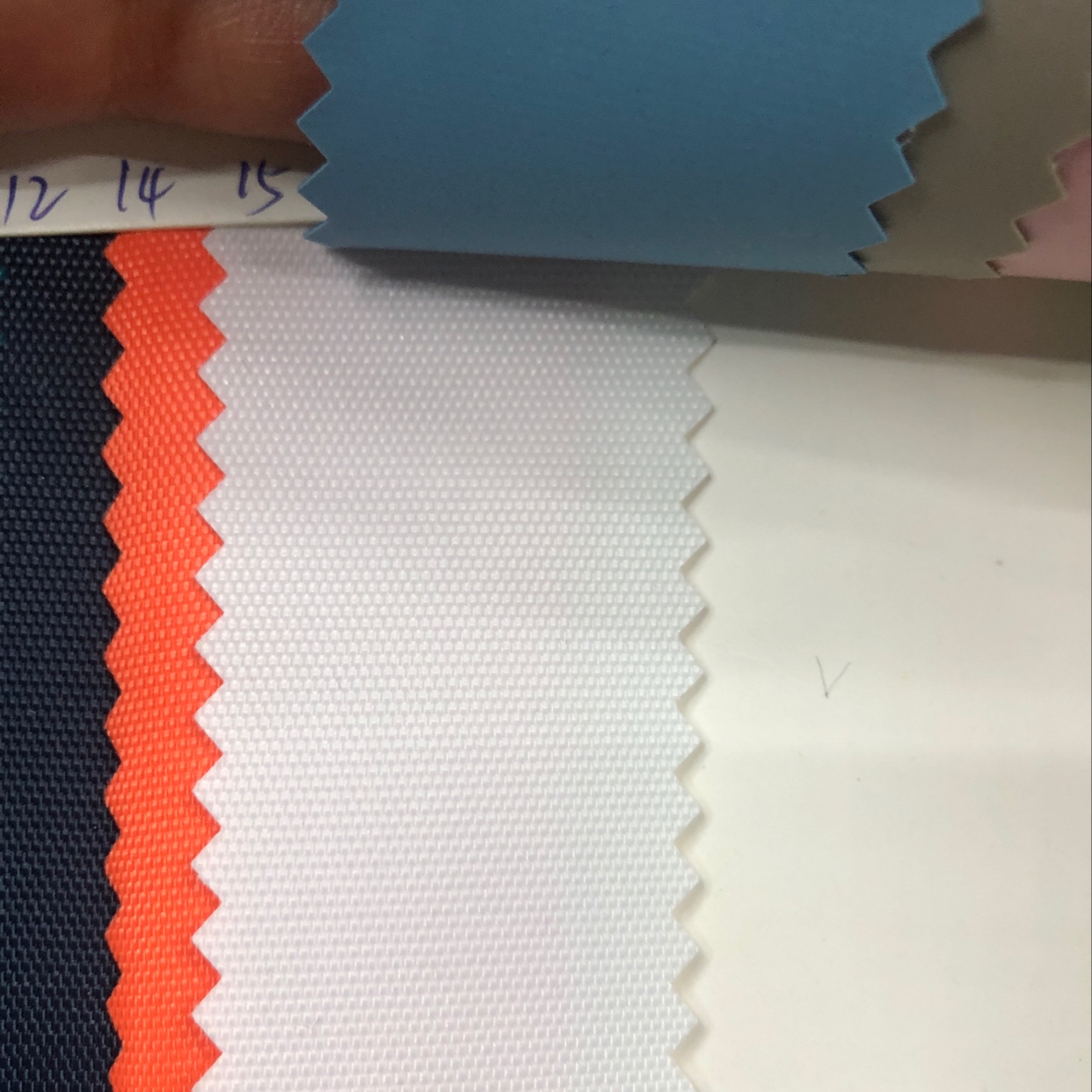 厂家直销420DPVC尼龙平纹 箱包面料布 靠垫 帐篷牛津布白底实物图