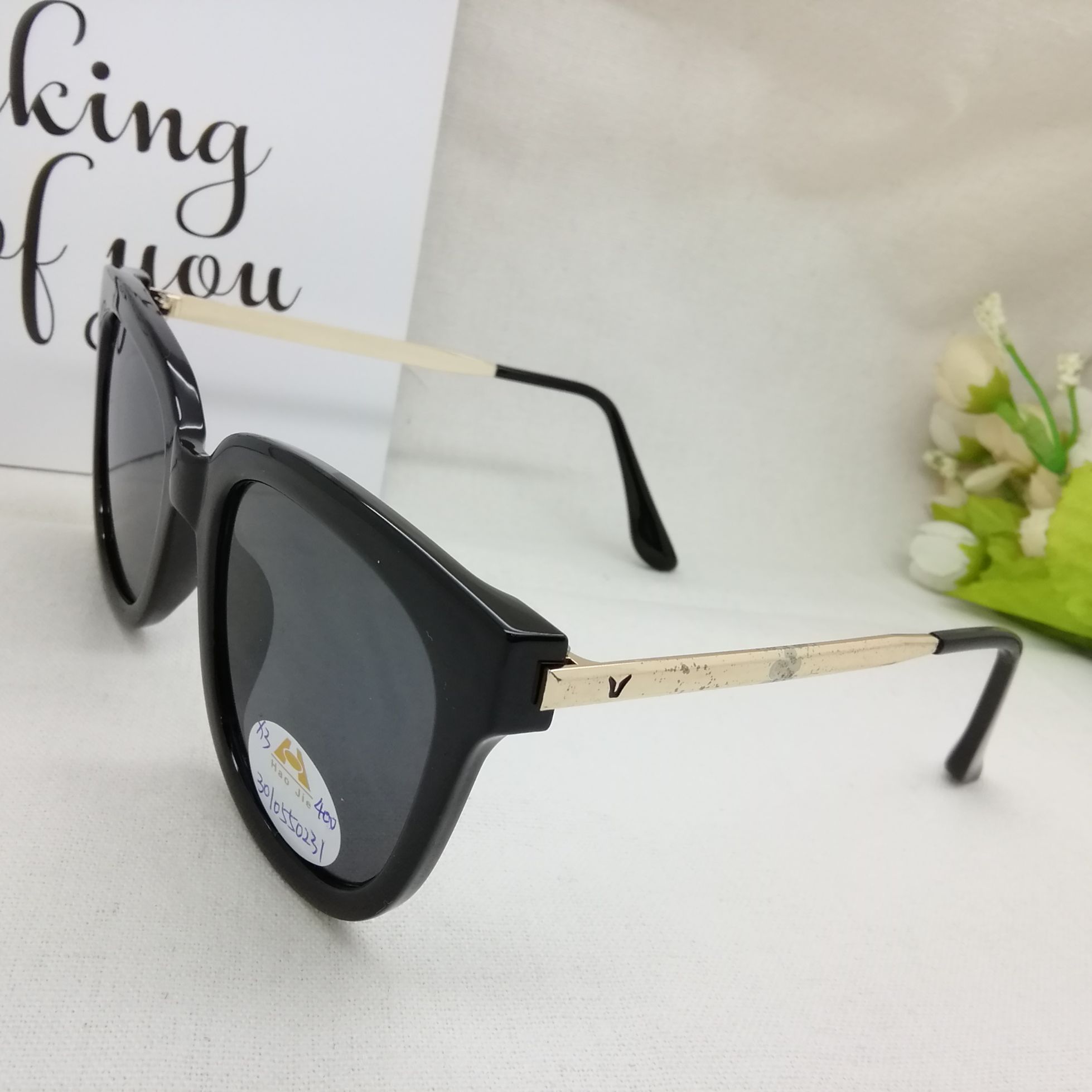 Yiwu Good Goods 301- Fashionable Women's Sunglasses with Large frames, a small trend to Show Off your face details Picture