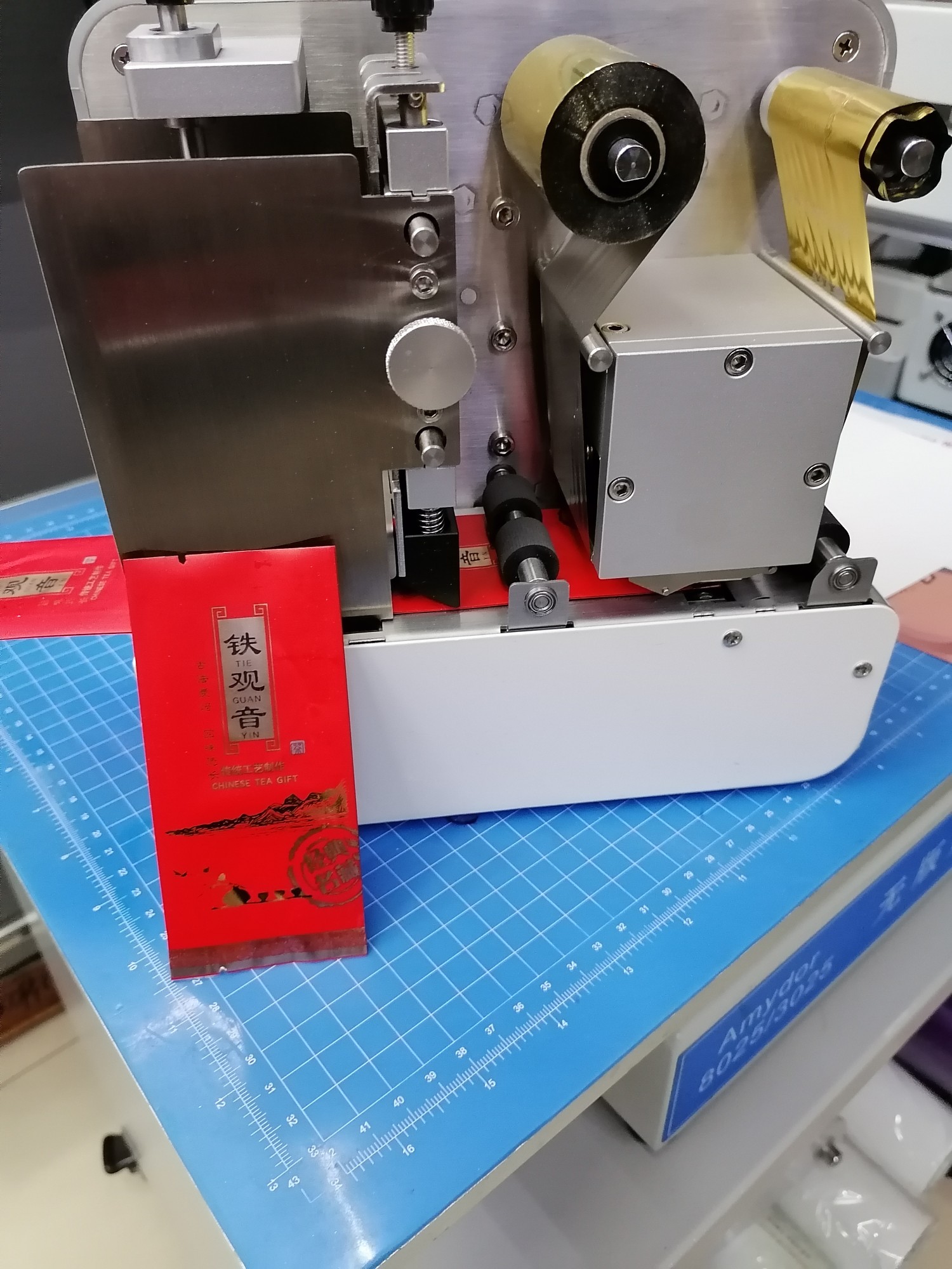 Computerized automatic plateless hot stamping machine, hot stamping bag machine, tea bag. We have established a physical store of printing machinery with good quality and favorable prices Application Scenario