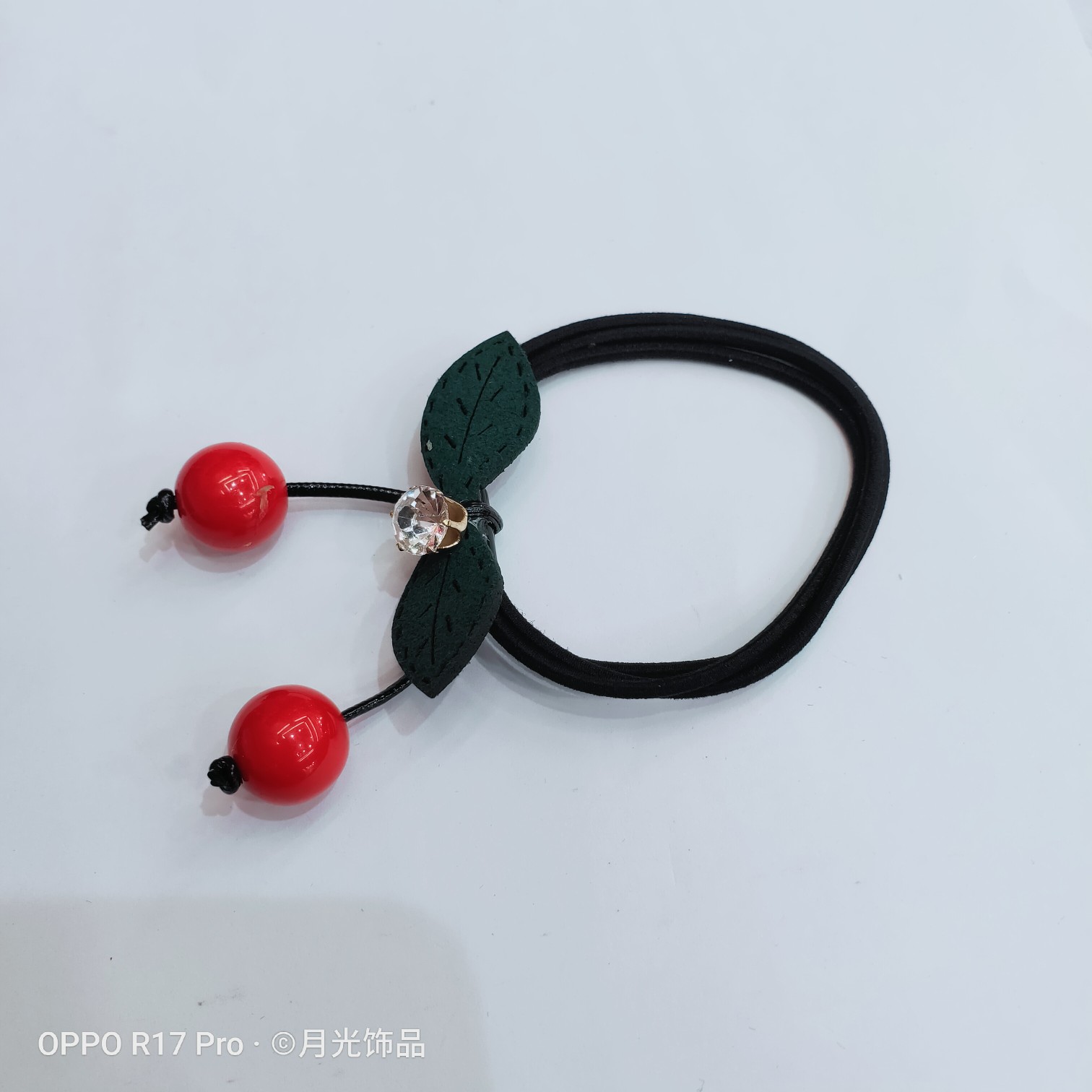 Wholesale of Korean-style trendy red pearl green leaf diamond-encruffed small cherry hair bands, hair ties and leather cases Application Scenario