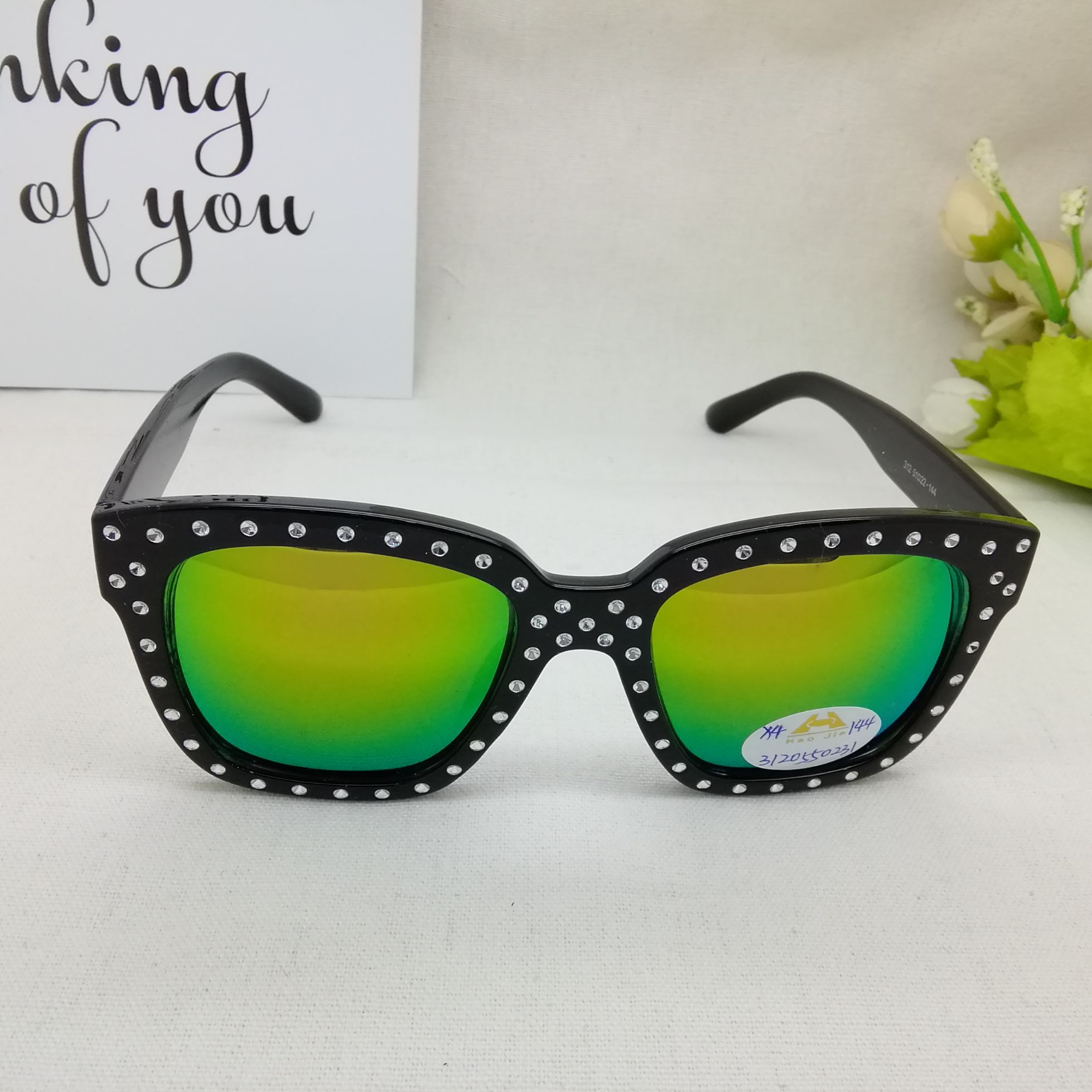 Yiwu Selection 312- Exaggerated women's sunglasses Midin spot stock thumbnail