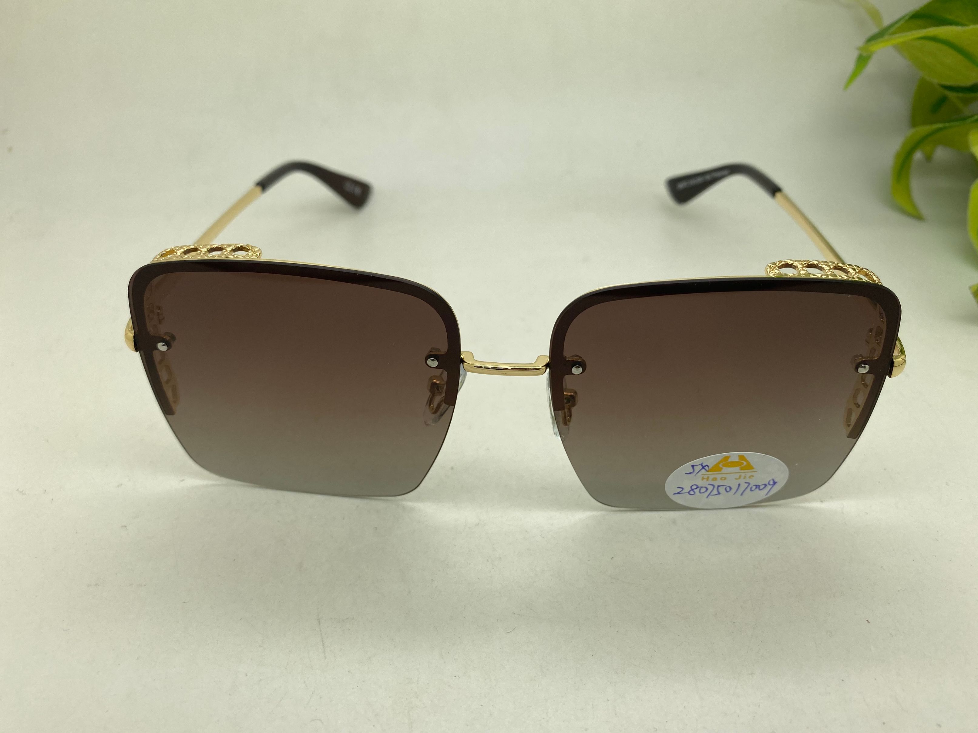 Yiwu Haohuo 28075- Square Frame Sunglasses for both men and women detail image 1