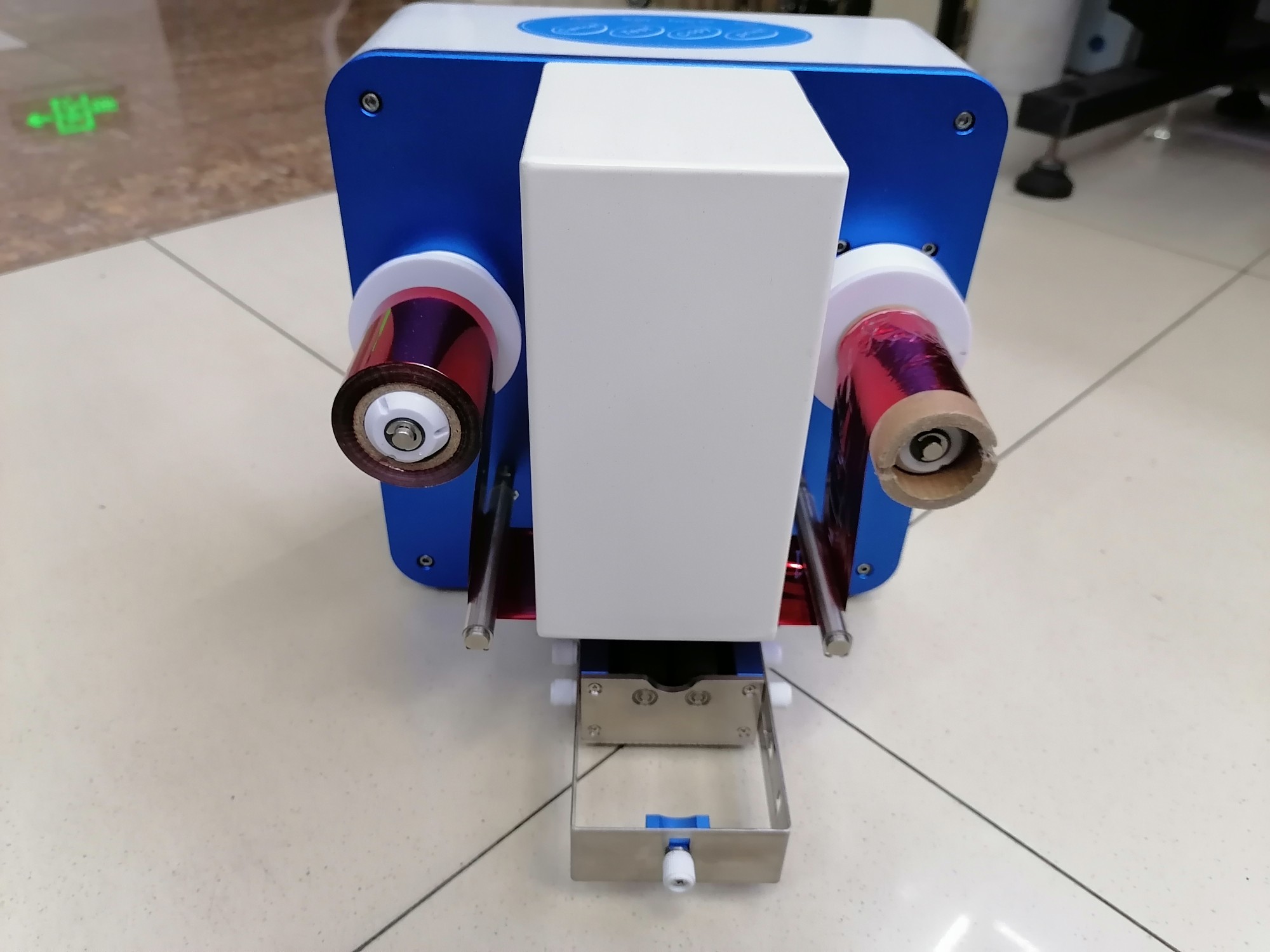 Computer plateless hot stamping machine, pen hot stamping machine, cylindrical hot stamping machine. Establish a physical store of printing machinery with good quality and favorable prices details Picture
