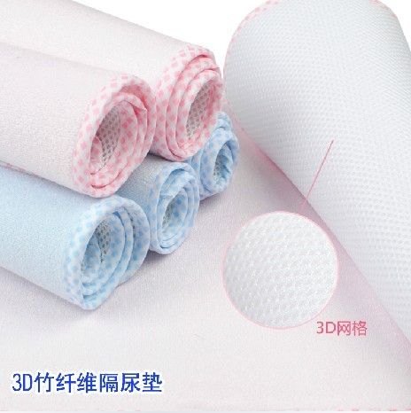 厂家供应批发新生儿婴儿竹纤维3D网眼隔尿垫50×70中号尿垫白底实物图