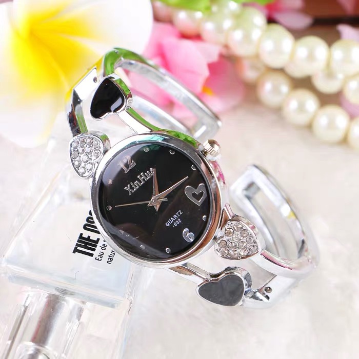 Venta caliente moda coreano versión simple temperamento corazón mujer brazalete reloj tendencia línea señoras reloj de estudiante details Picture