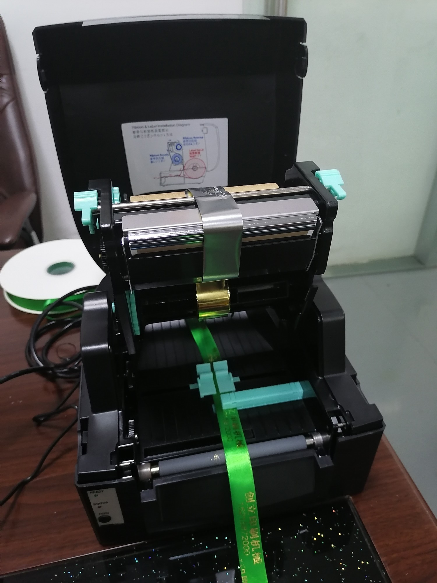 We have established a well-established physical store for printing machinery, specializing in computer webbing, ribbon gilding machines and printers. Our products are of high quality and competitive prices Application Scenario