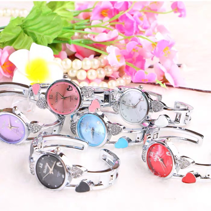Venta caliente moda coreano versión simple temperamento corazón mujer brazalete reloj tendencia línea señoras reloj de estudiante Item Picture