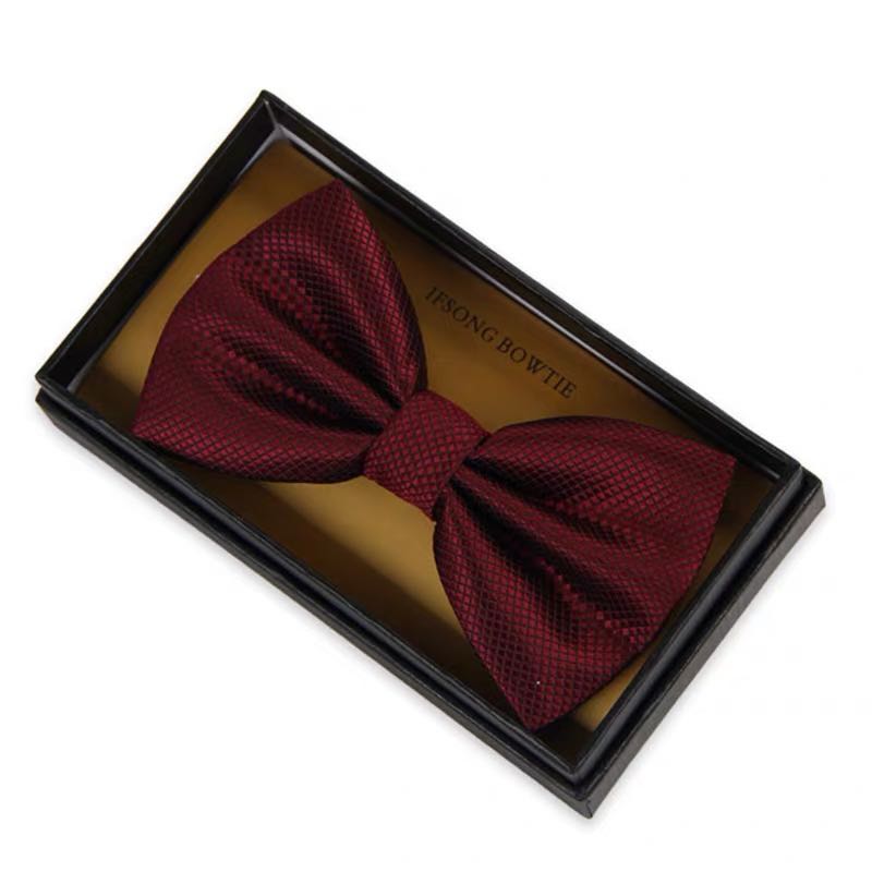 Chinese trend and Chinese style business bow tie for a groom's wedding, British bow tie gift box set Application Scenario