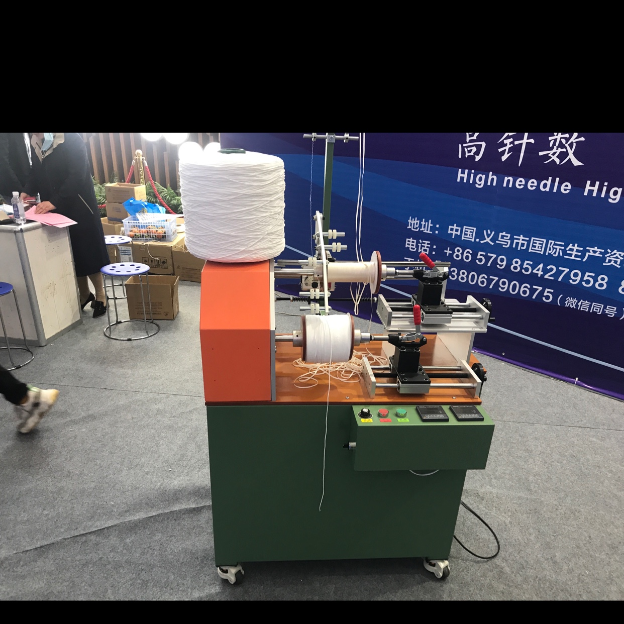 The DL855 double-head winding machine from Dilong Technology features variable frequency speed regulation, electronic meter measurement, and horizontal movement of the ribbon. It is suitable for winding and packaging of 2-30mm rope and tape, cotton tape, and paper tubes, as well as rigid ribbons! Voltage: 220V. Power: 1500W. Net weight of the machine: 125 kilograms. Floor space: 920 * 600*1750mm