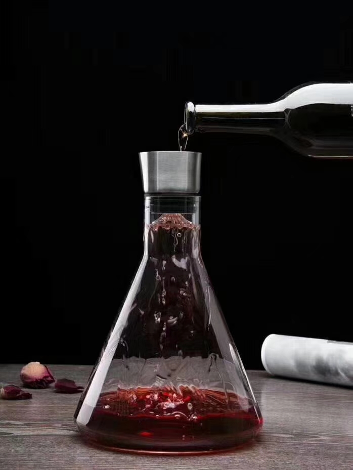 Crystal quick decanter is available for hotel, bar and home use. This season's new model is sold directly by the manufacturer in stock