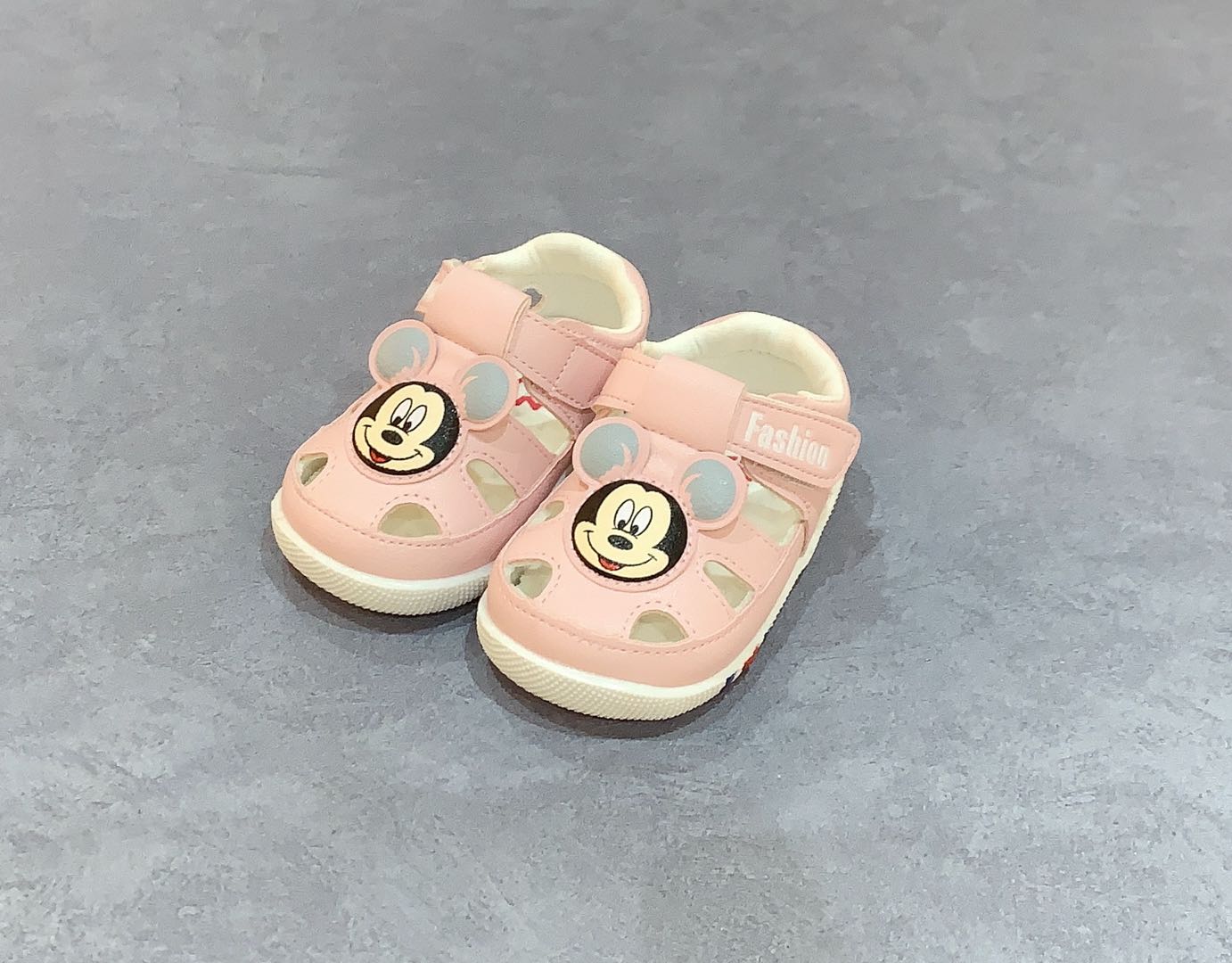 overall display of children's fashion shoes