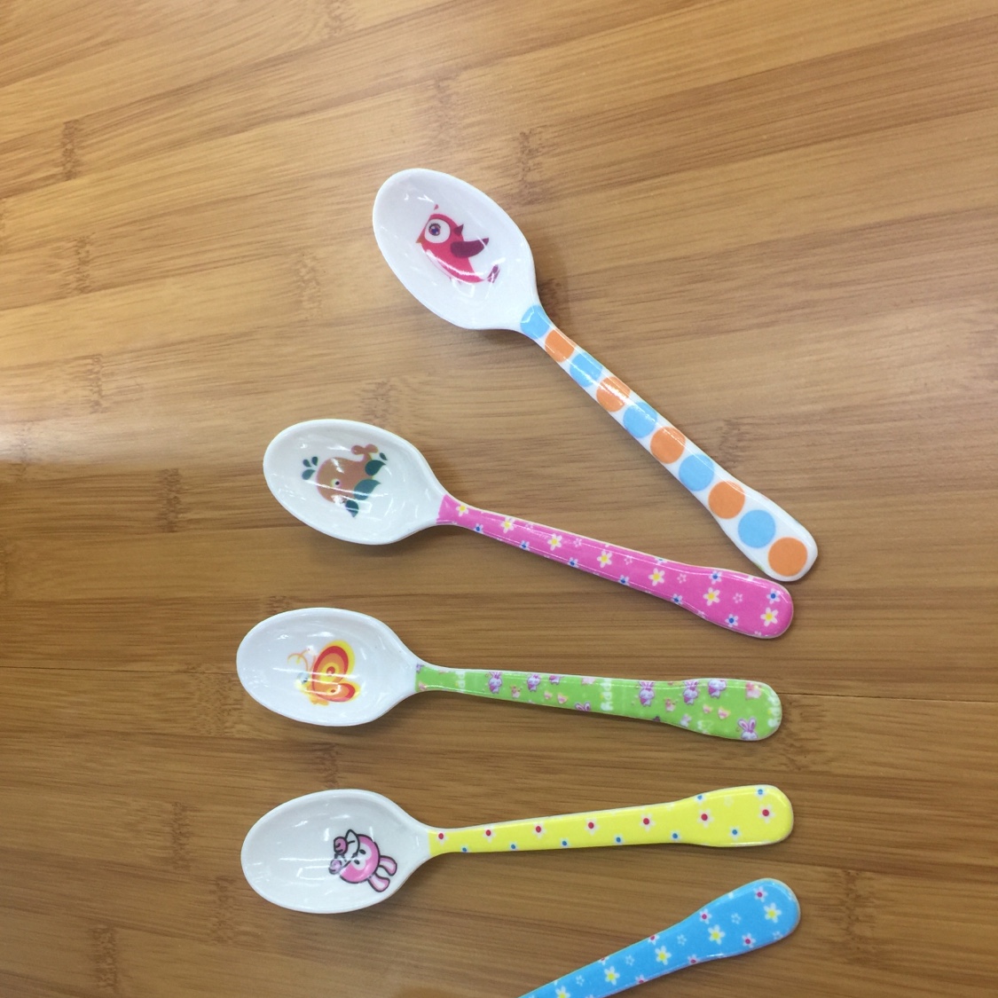 Children spoon thumbnail