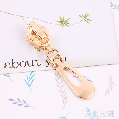 Customized specifications of fashionable metal zipper pulls for bags, clothing, zipper pulls, locks and pull plates, and wholesale from manufacturers details Picture