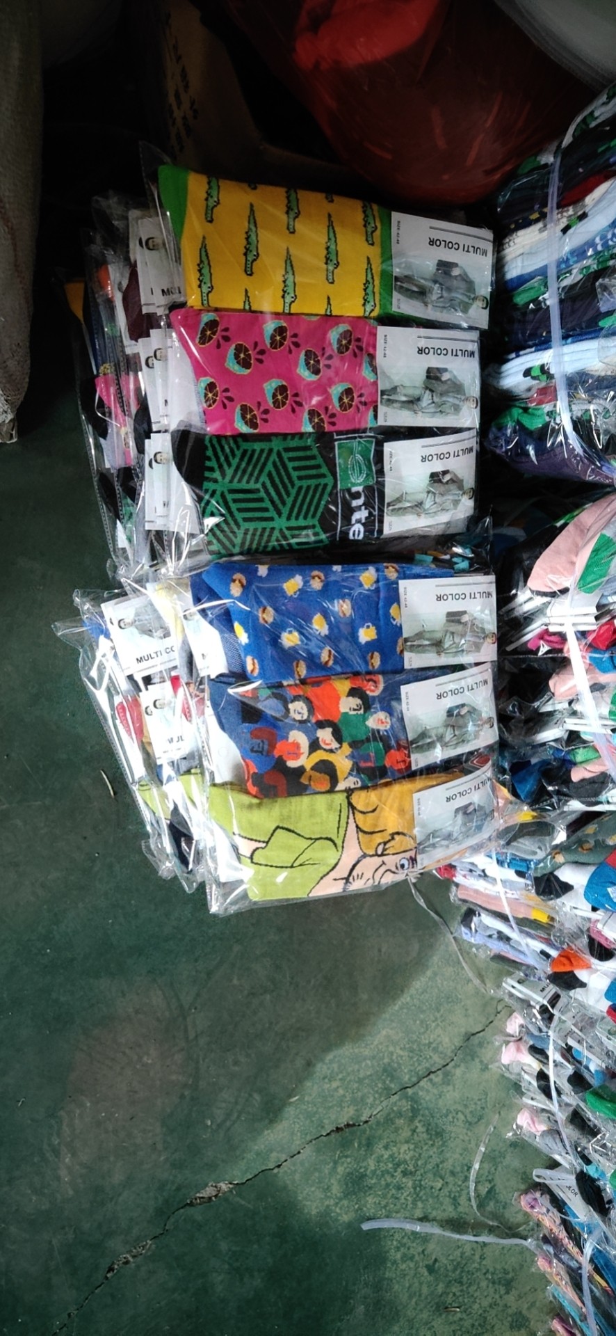All-cotton export men's socks, flower-patterned trendy socks, cartoon bright color socks Specification image
