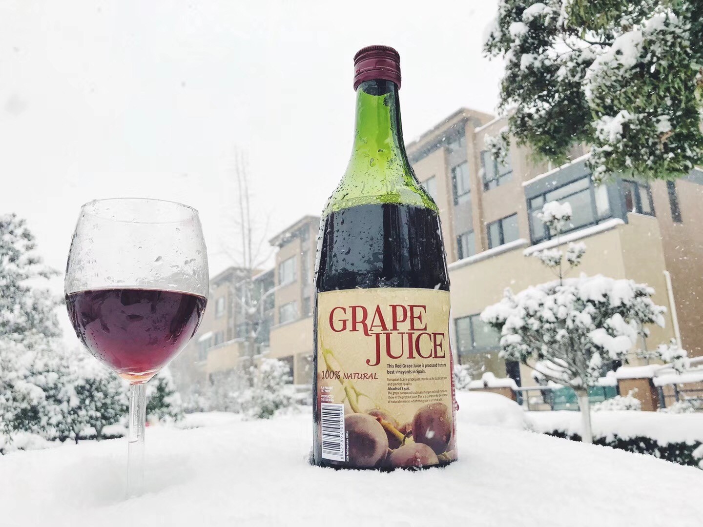 纯葡萄汁/0添加剂/无酒精白底实物图