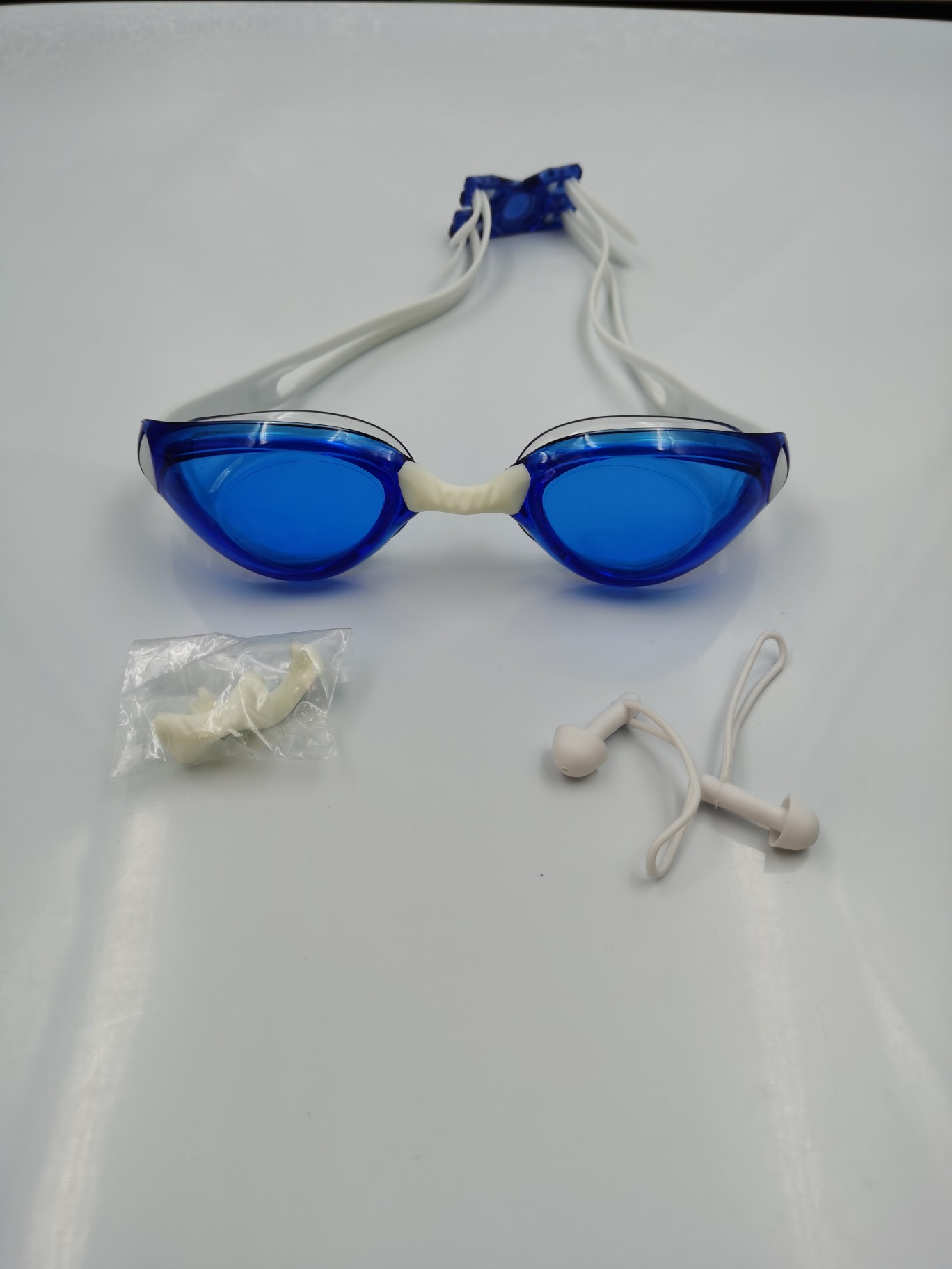 成人泳镜硅胶可调节头带防雾防紫外线男女通用游泳装备细节图