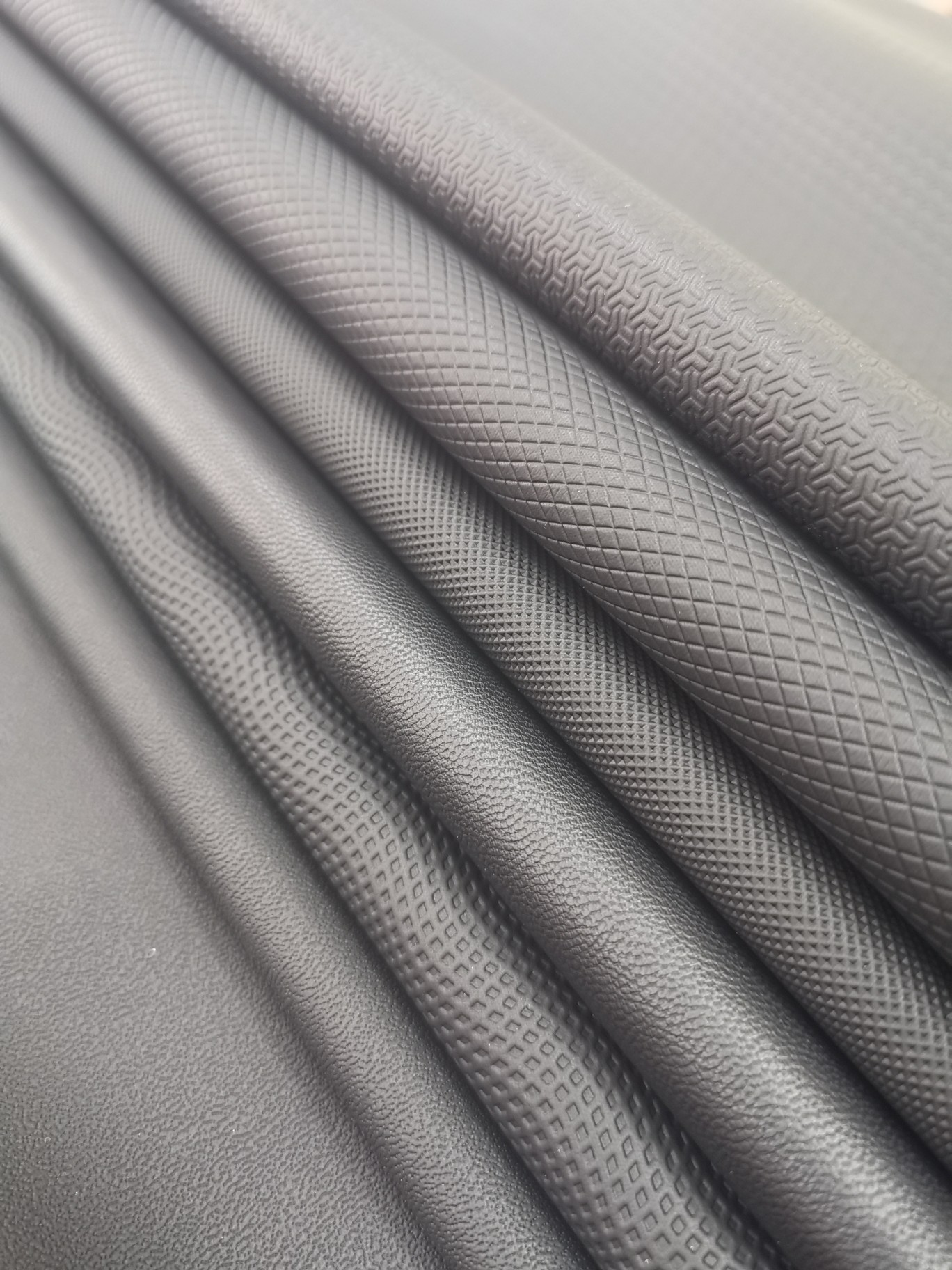 In 2020, the best-selling anti-slip touch screen mobile phone gloves made of leather fabric are wear-resistant and scratch-resistant materials Item Picture