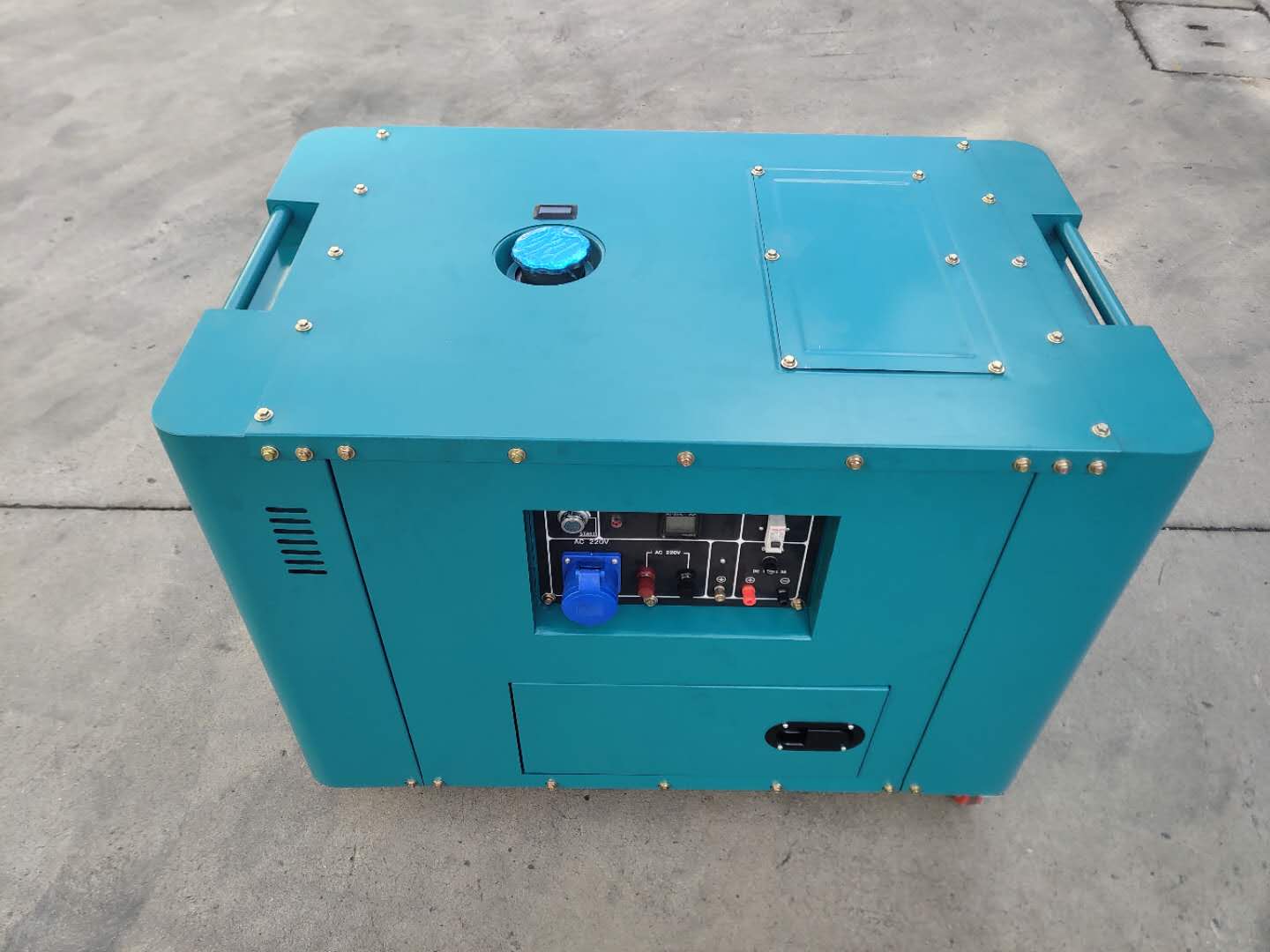 10KW/12KVA柴油发电机家用静音款详情3