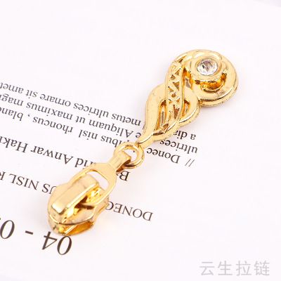 Fashionable metal zipper pulls, diamond-encrusted new style, hot-selling zipper pulls, factory direct sales details Picture