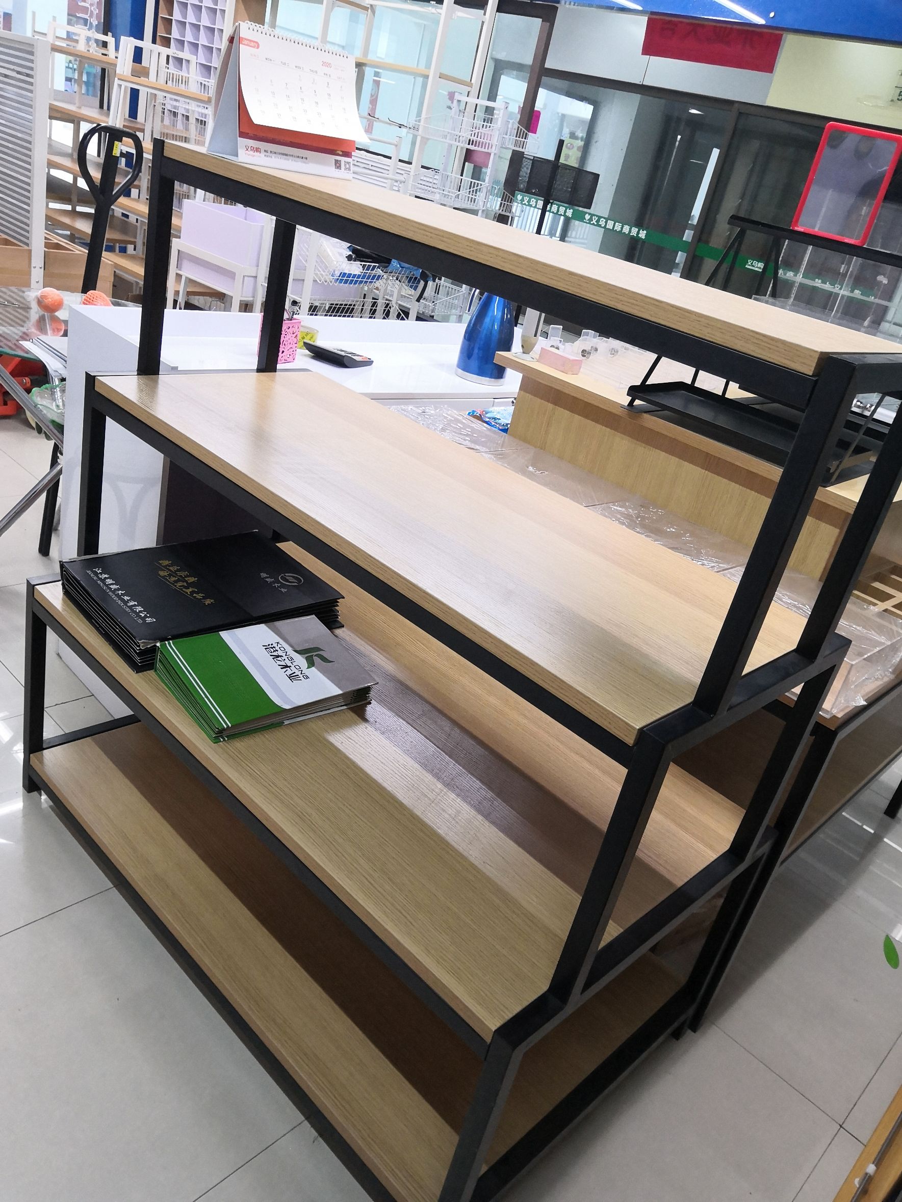 钢木货架产品图