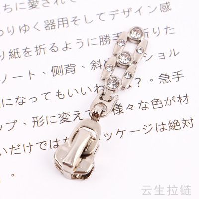 New fashionable zipper pulls, high-end metal diamond-encrusted zipper pulls, pull-down pieces, custom-made zipper pulls for bags and clothing
