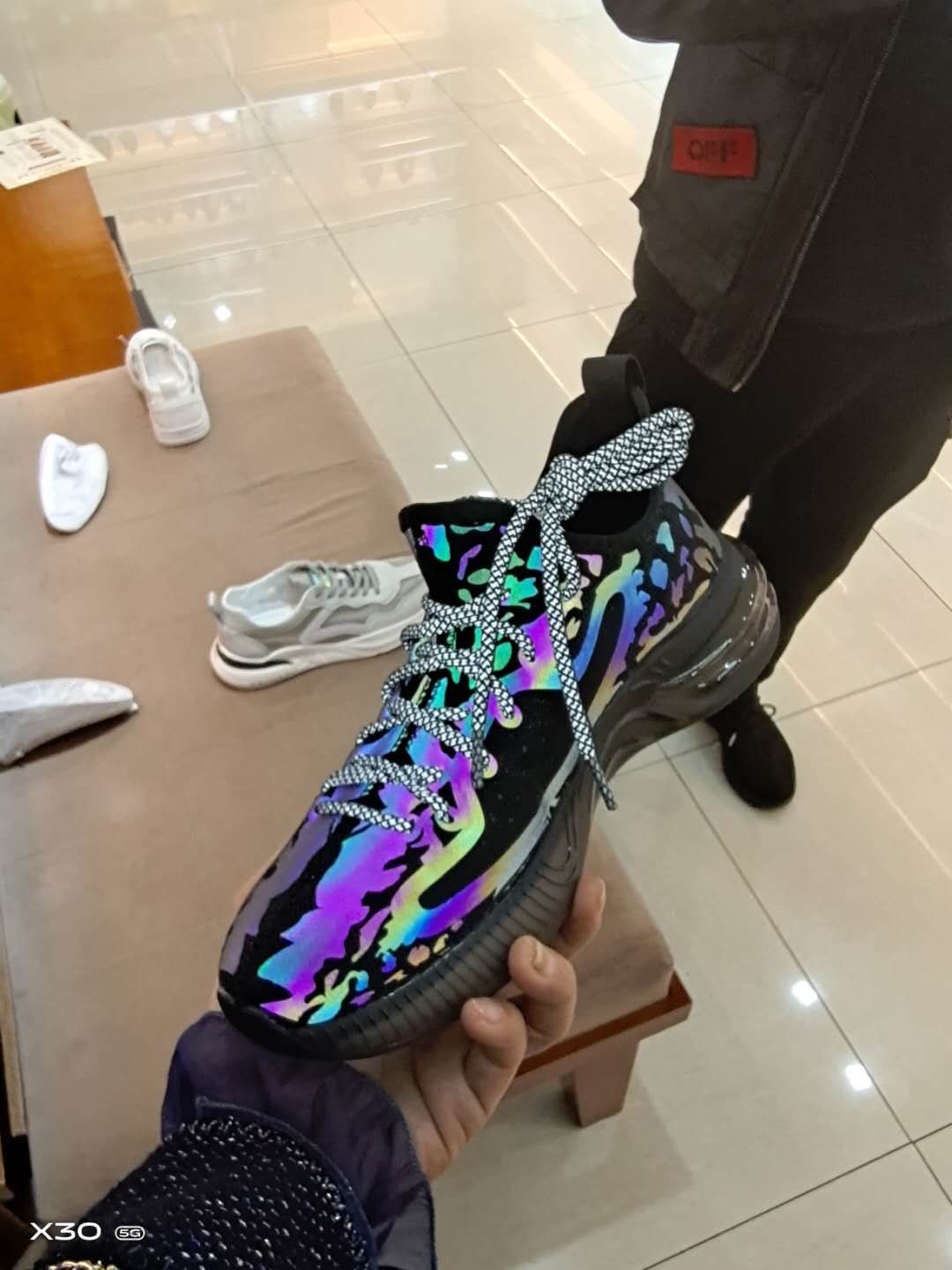 Luminous shoes 350v8 Specification image
