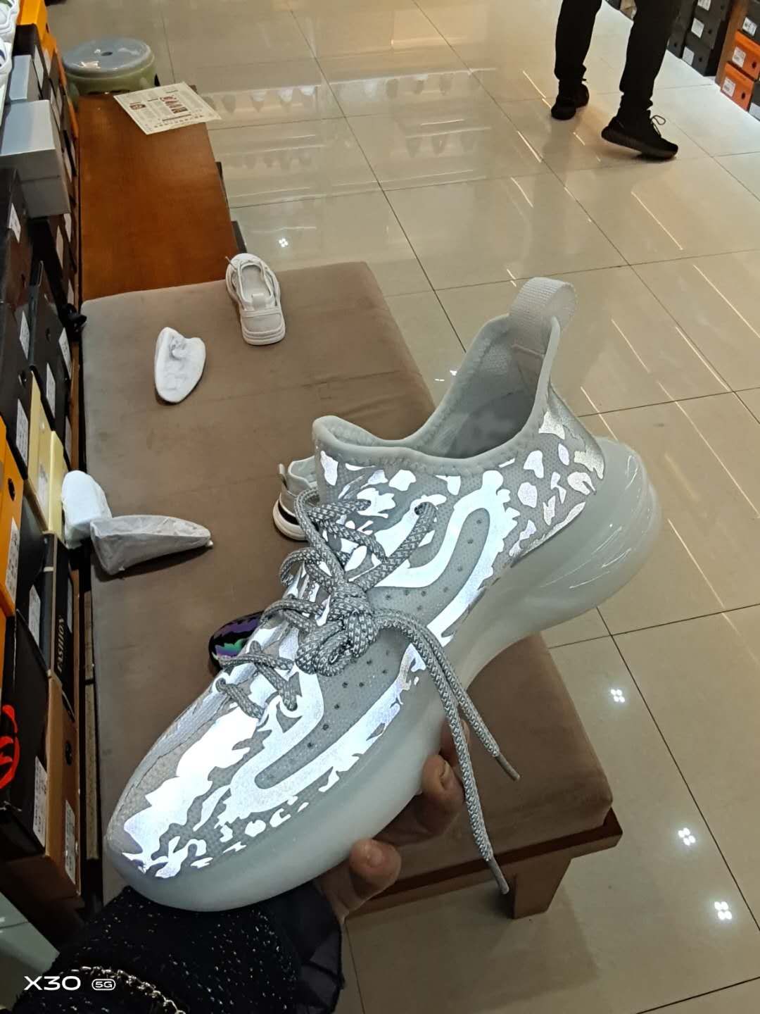 Luminous shoes 350v8 Application Scenario