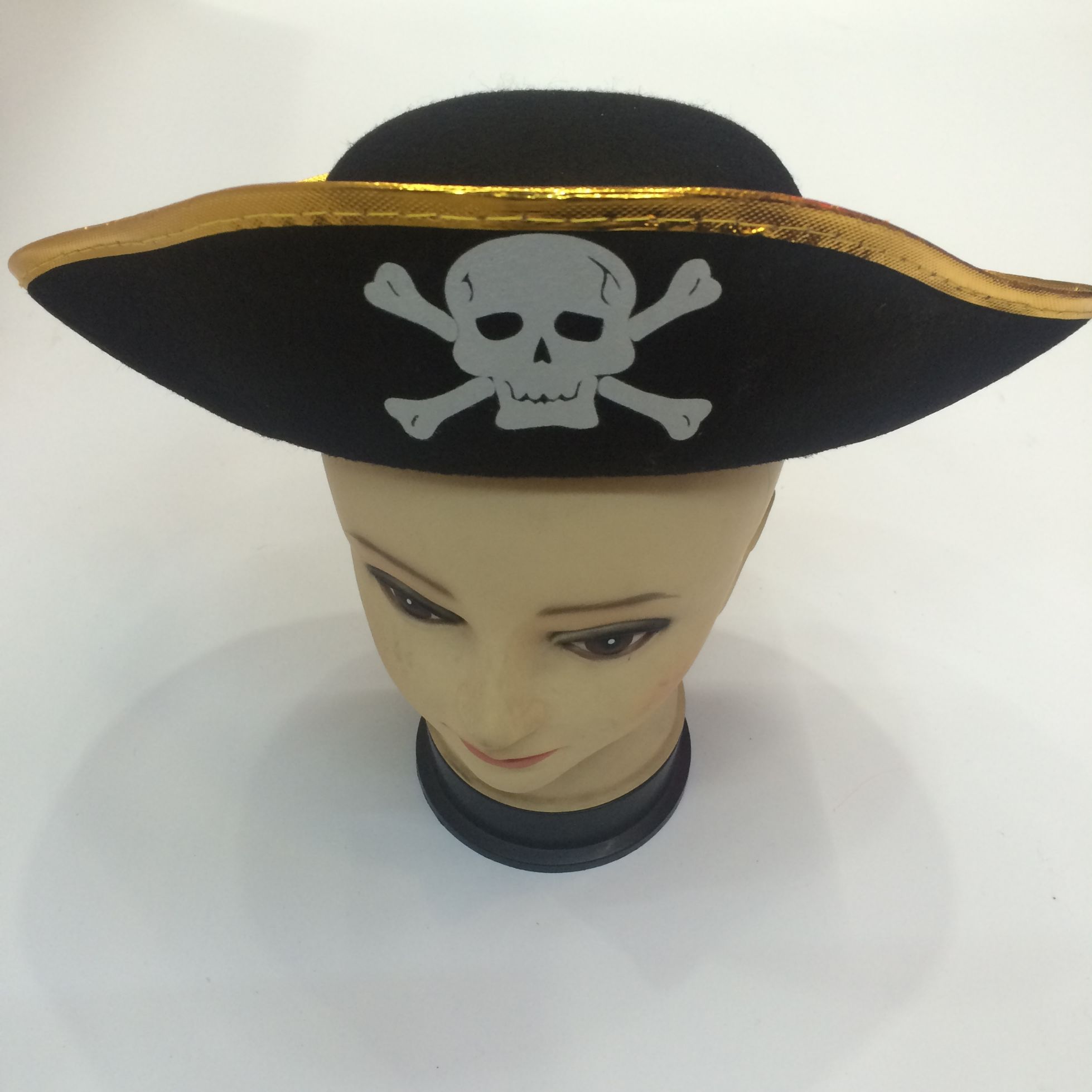 Super cheap Halloween pirate hats thumbnail