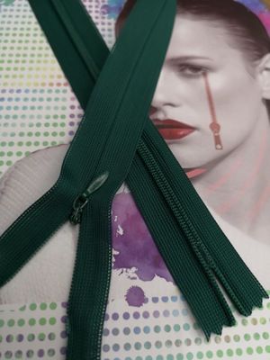 The color and length of the No. 3 nylon silk invisible zipper can be customized. It is suitable for skirts and down jackets in the color of the national card CCC card Specification image