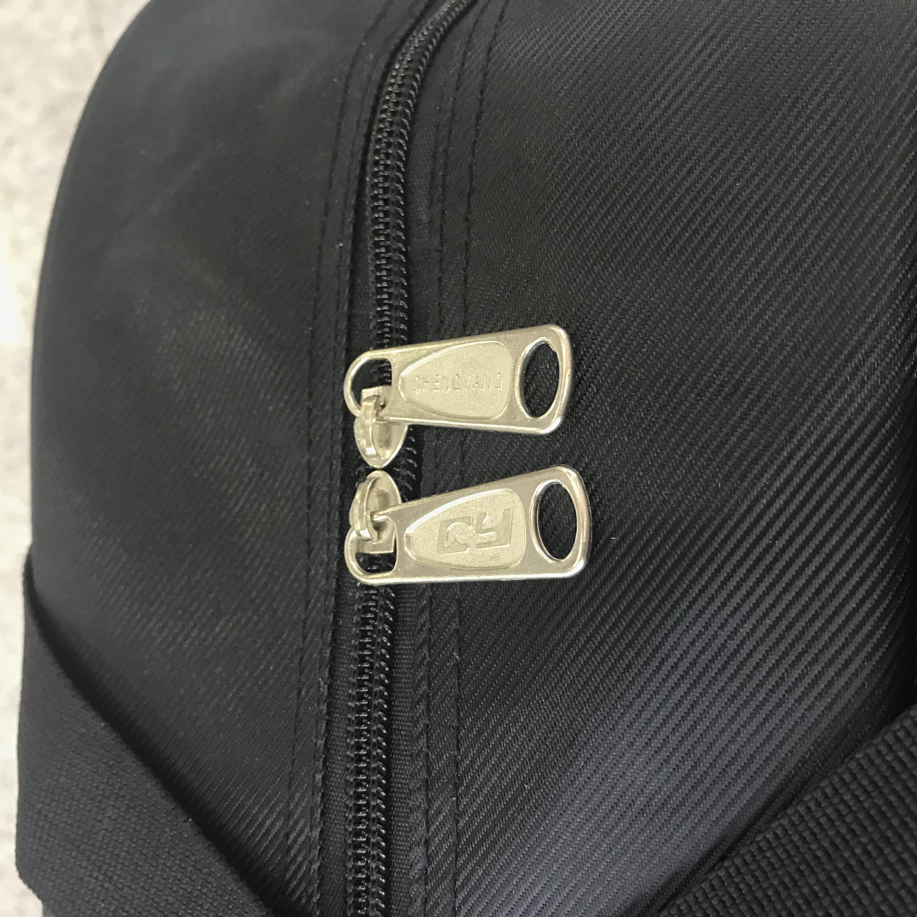 Yiwu quality waterproof nylon hand-held travel bags for business trips and Tours, large-capacity luggage bags for men and women detail image 4