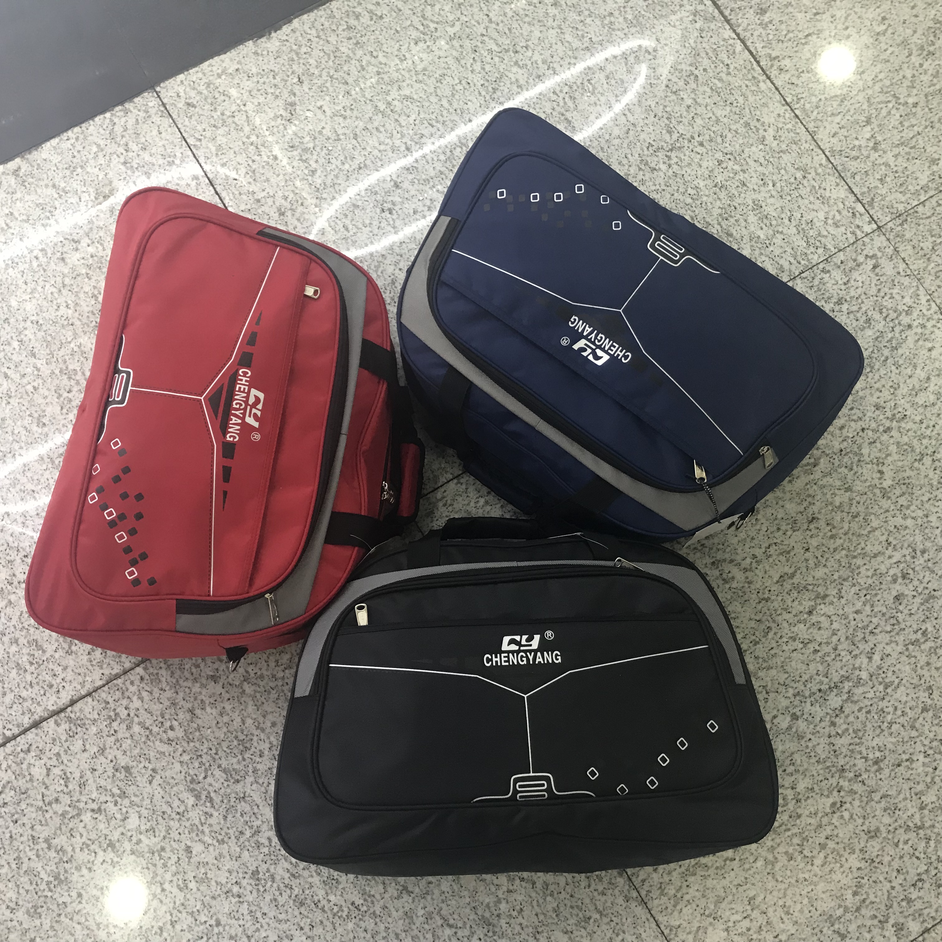 Yiwu quality waterproof nylon hand-held travel bags for business trips and Tours, large-capacity luggage bags for men and women detail image 1