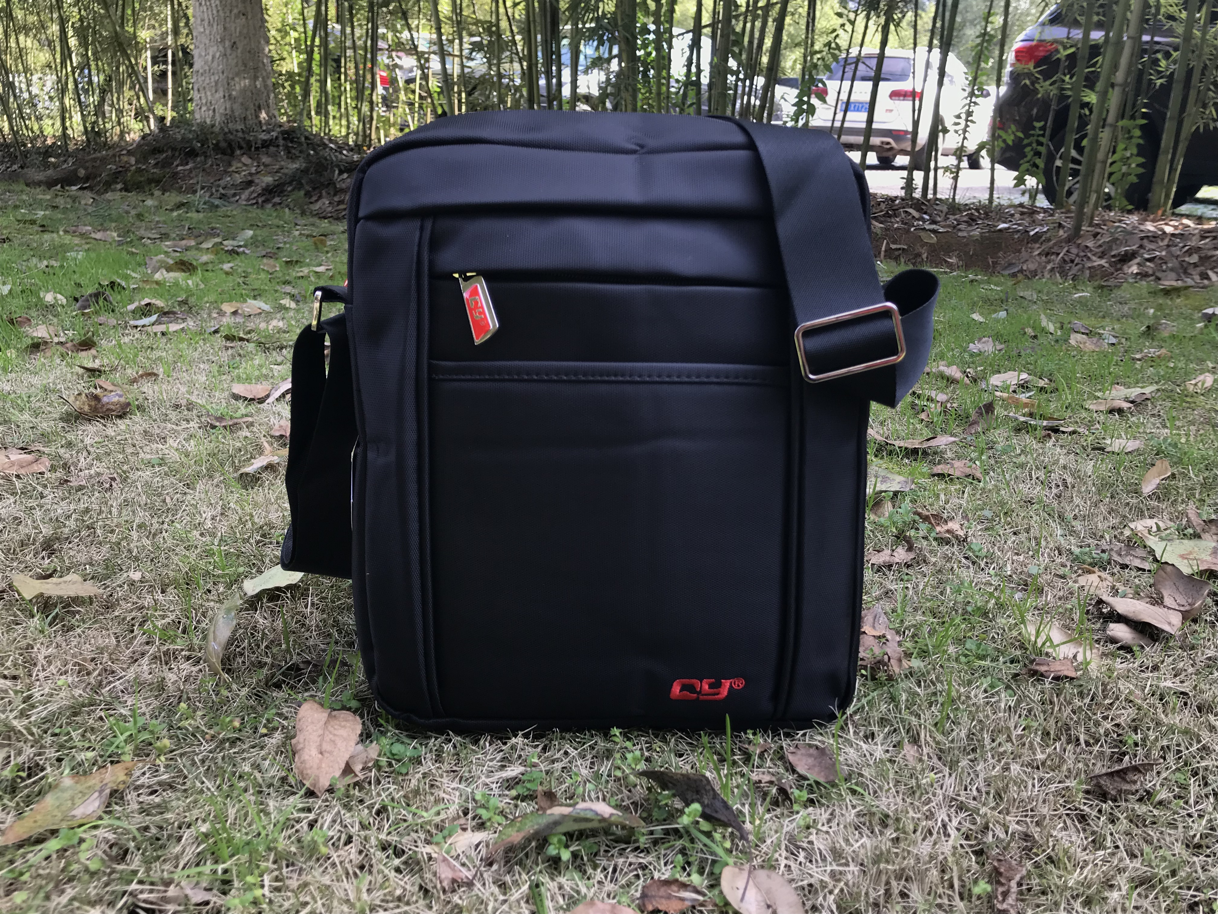 Yiwu Good Goods Business small bags, men's bags, women's bags, shoulder bags detail image 3