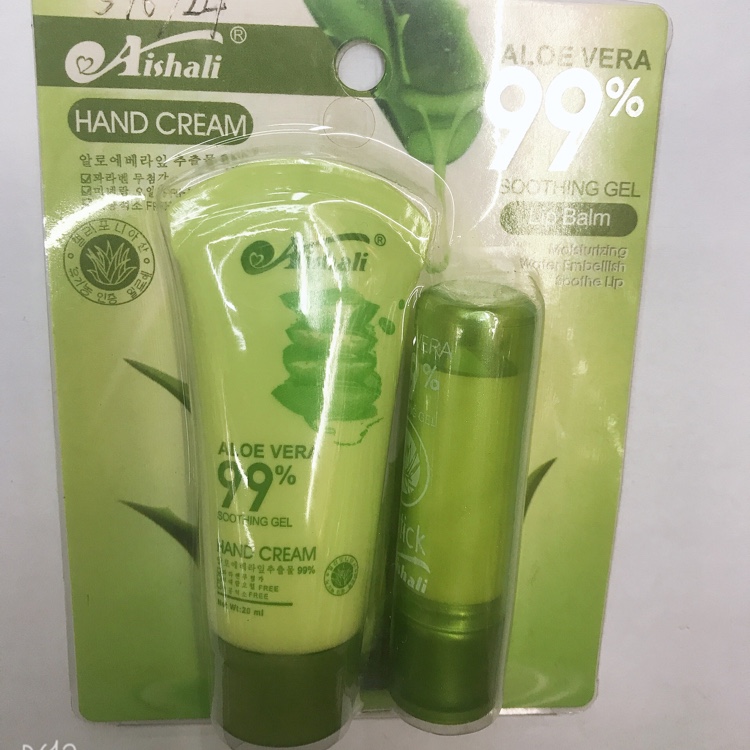 Aloe hand cream and aloe color-changing lip balm moisturize and moisturize lips and hands