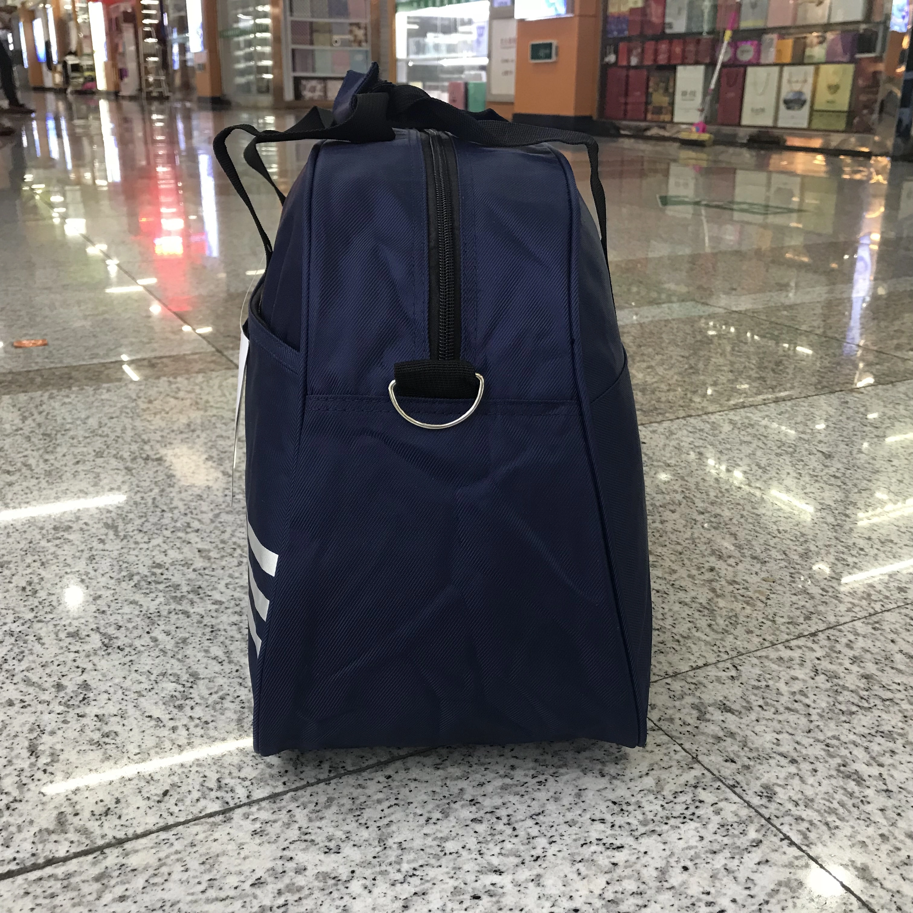 Yiwu quality hand-held travel bags, business trip luggage bags, single-shoulder waterproof travel bags, men's and women's short-distance travel bags detail image 6