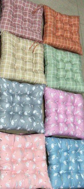 Sit On A Dual-Purpose Cushion details Picture