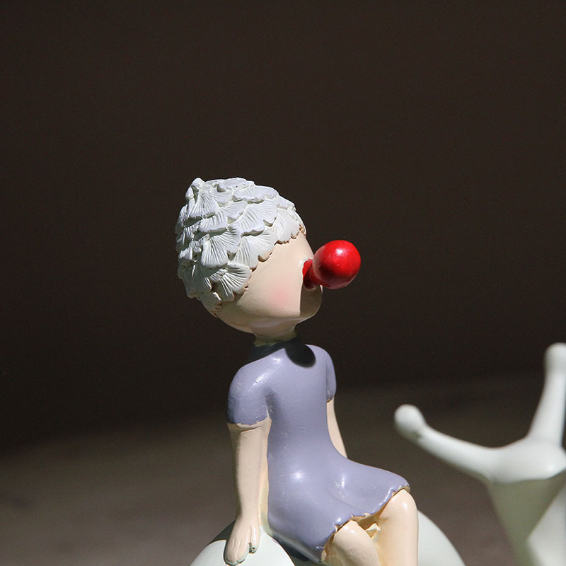 Creative and simple TV cabinet, study and living room, bubble-blowing girl ornaments, soft furnishings, artworks, home decorations, handicrafts Specification image