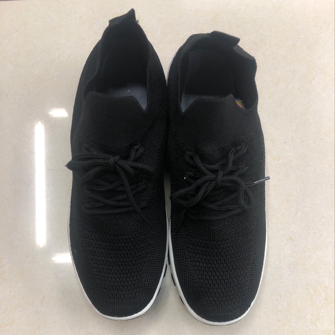 新品运动鞋