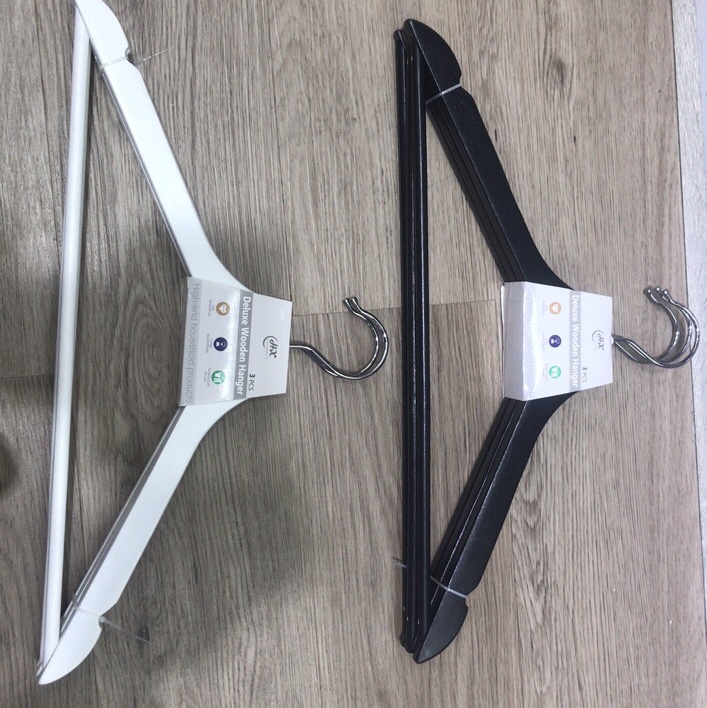 Solid wood coat hanger with flat ends